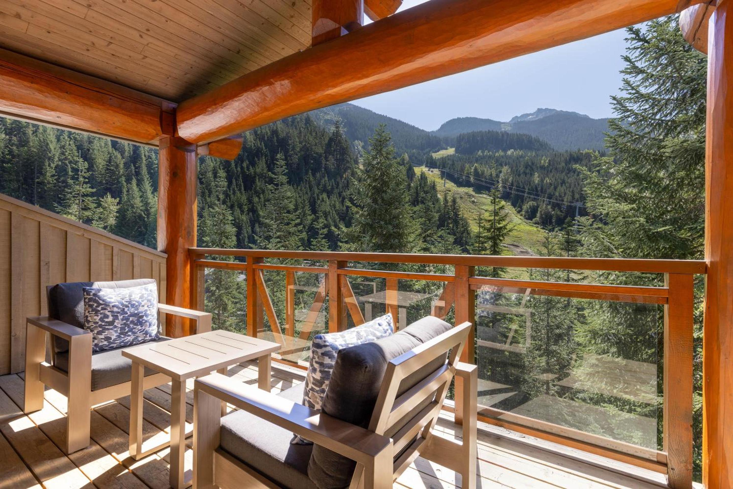 Taluswood The Heights 6 | Beautifully Updated Chalet w/ Private Hot Tub, Slopeside View, Parking