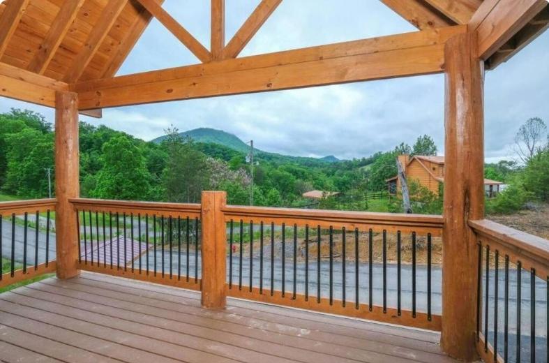 Majestic Pines Lodge