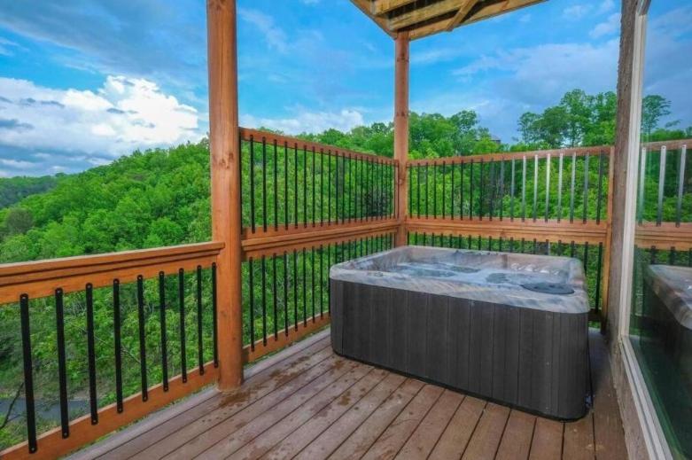 Majestic Pines Lodge