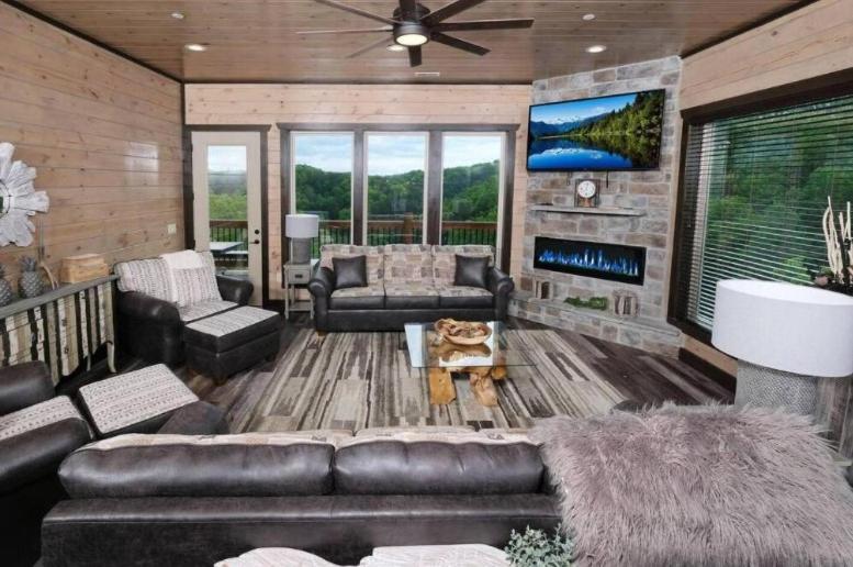 Majestic Pines Lodge