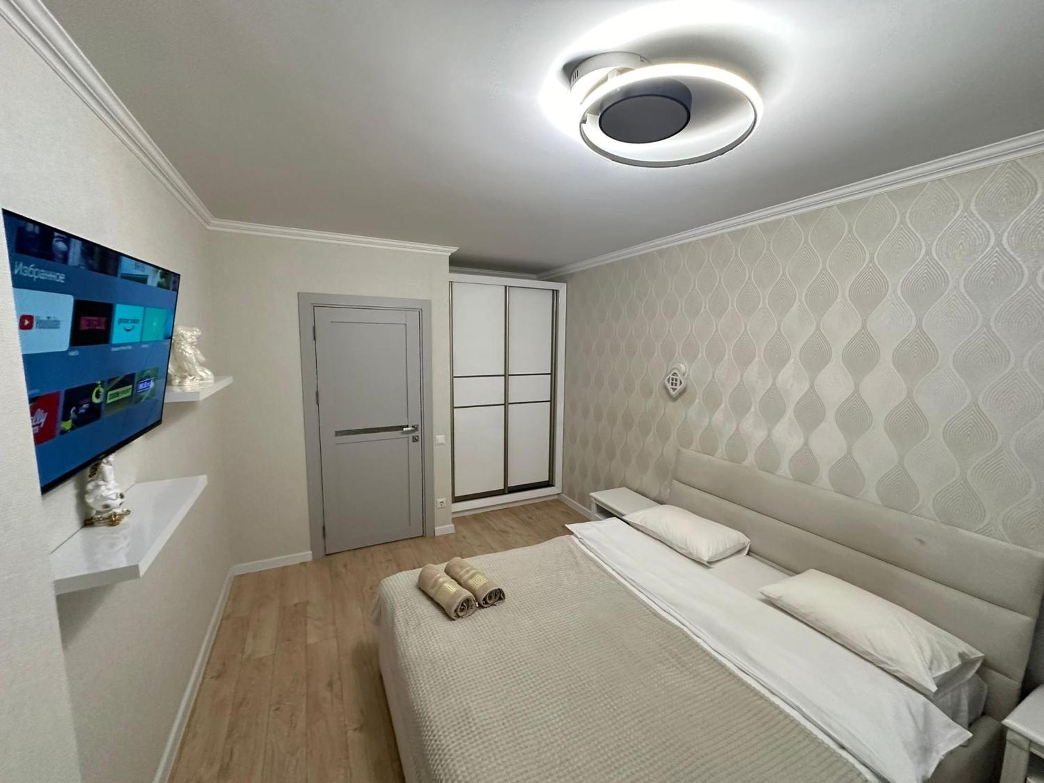 LUX Apartment CIRC 7 view 2