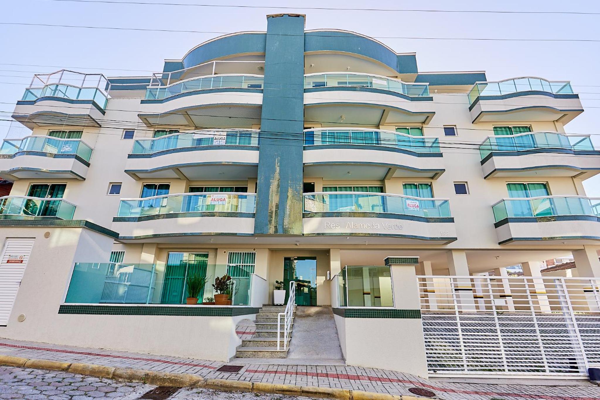 026 - Apartamento em BOMBINHAS CENTRO 100 M DA AVENIDA PRINCIPAL