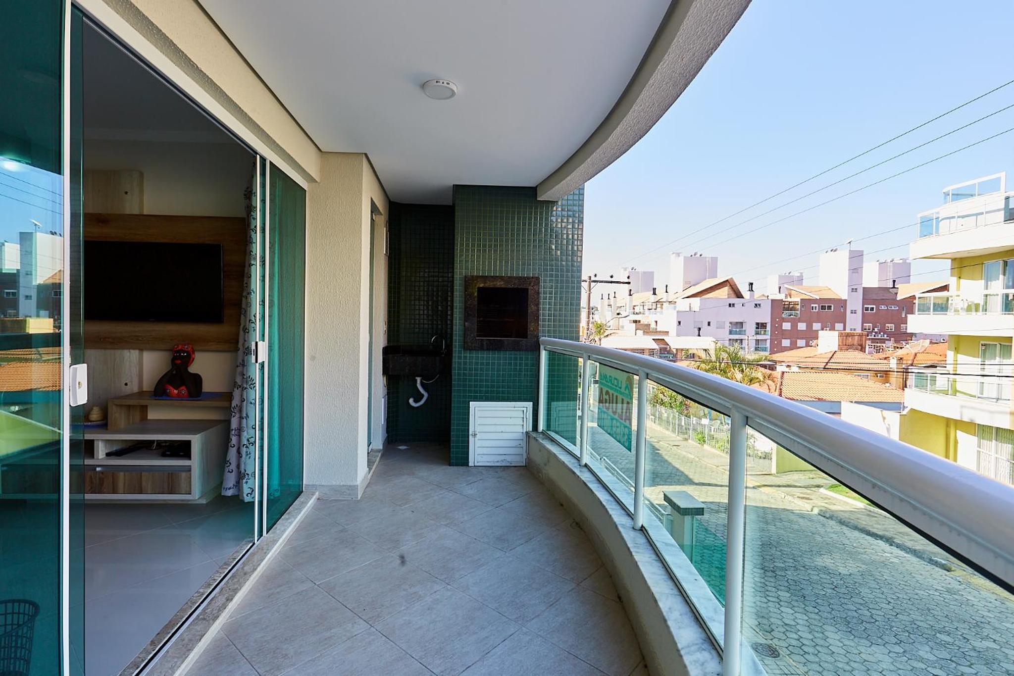 026 - Apartamento em BOMBINHAS CENTRO 100 M DA AVENIDA PRINCIPAL