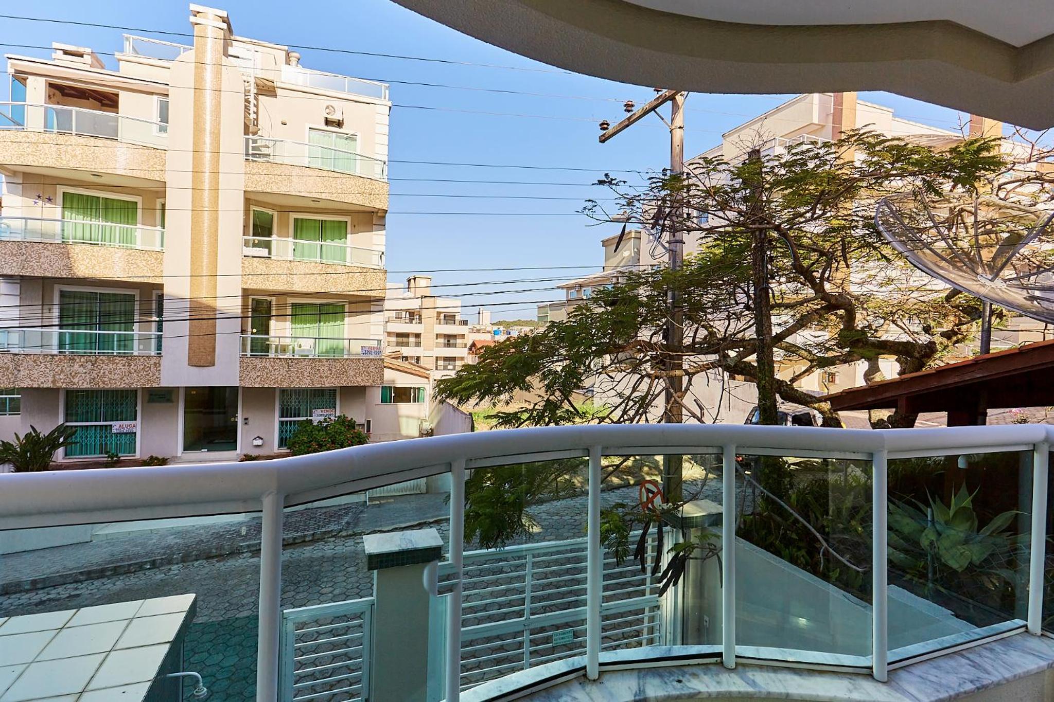 026 - Apartamento em BOMBINHAS CENTRO 100 M DA AVENIDA PRINCIPAL