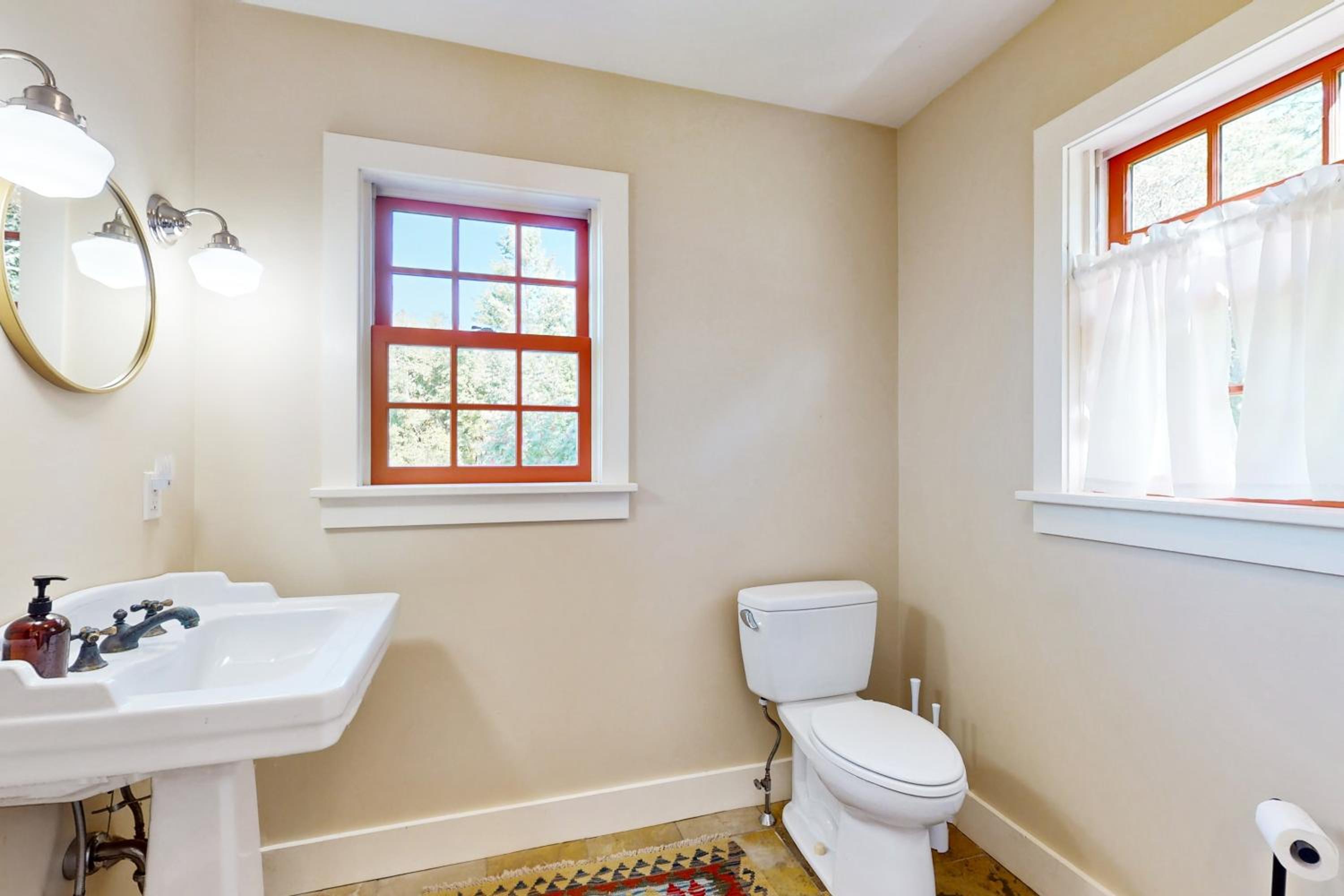 Hike, Bike, and Explore Vermont Family Farmhouse!