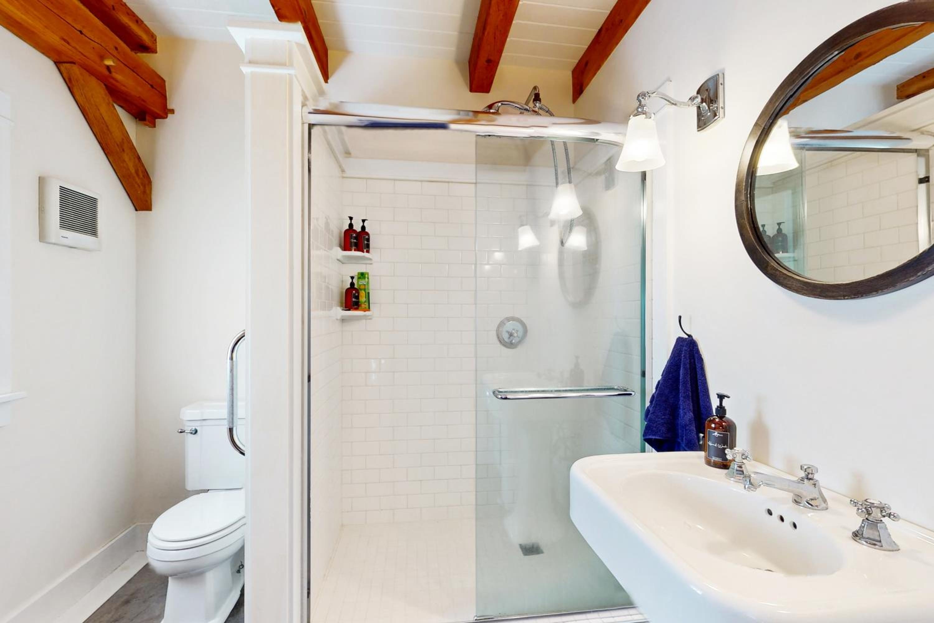 Hike, Bike, and Explore Vermont Family Farmhouse!