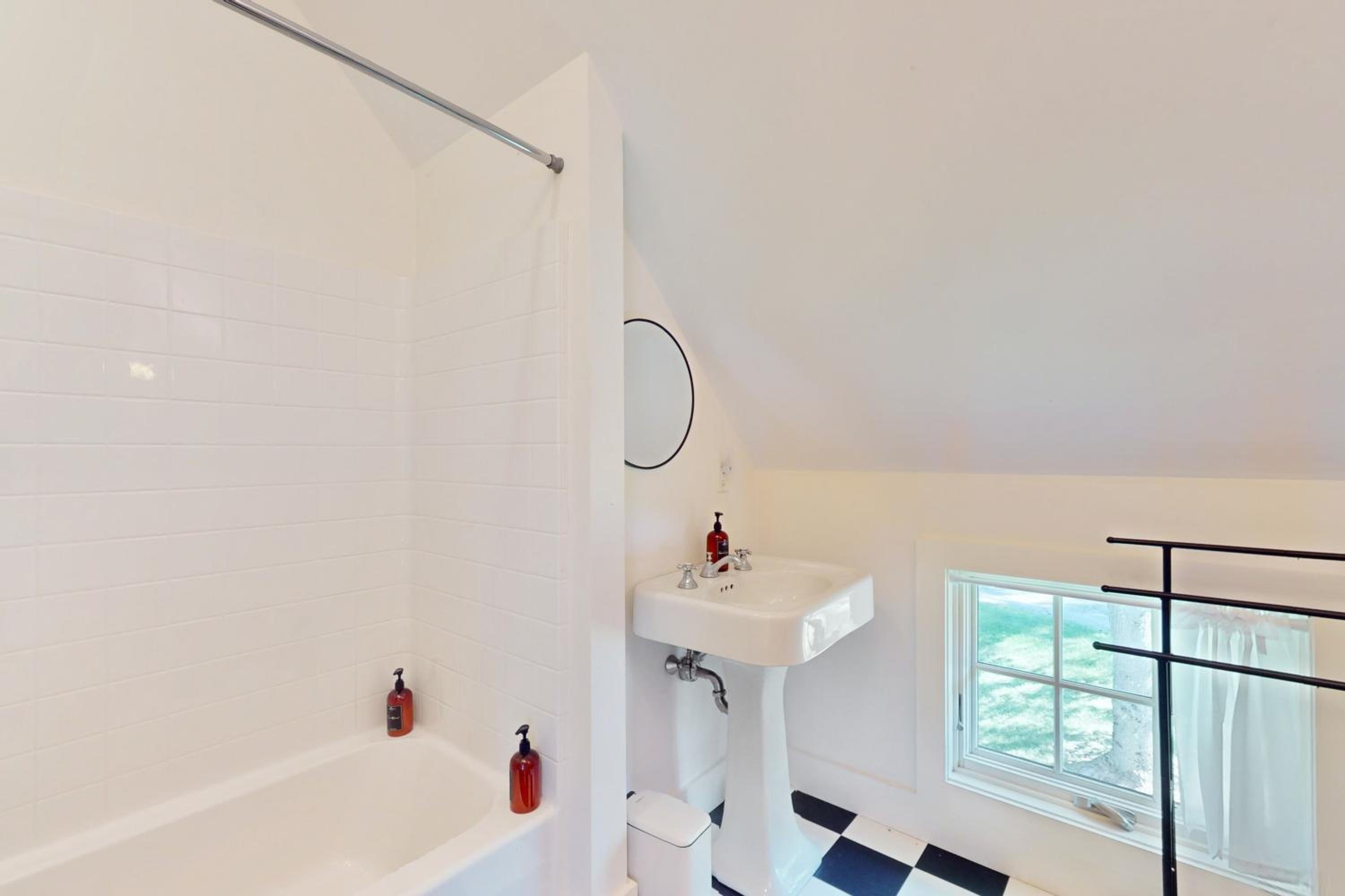 Hike, Bike, and Explore Vermont Family Farmhouse!
