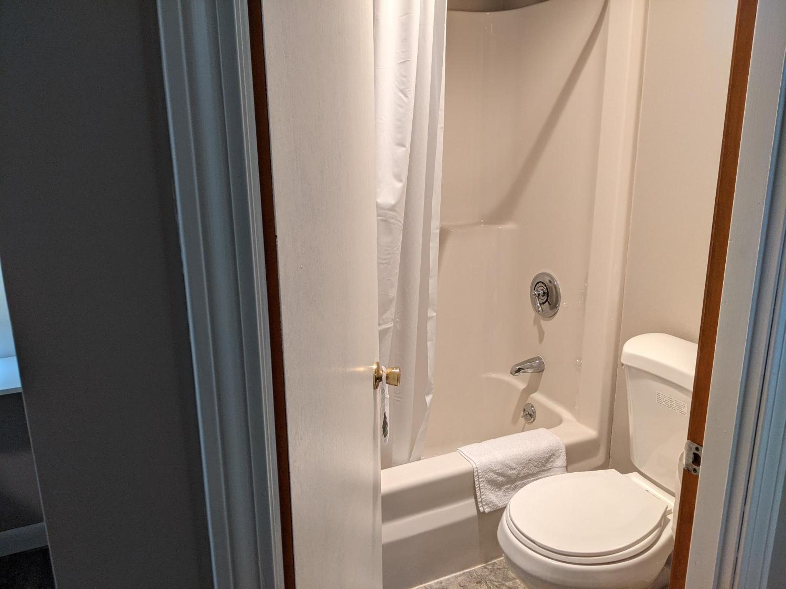 Lake Shore Farm Inn - Property Image 22