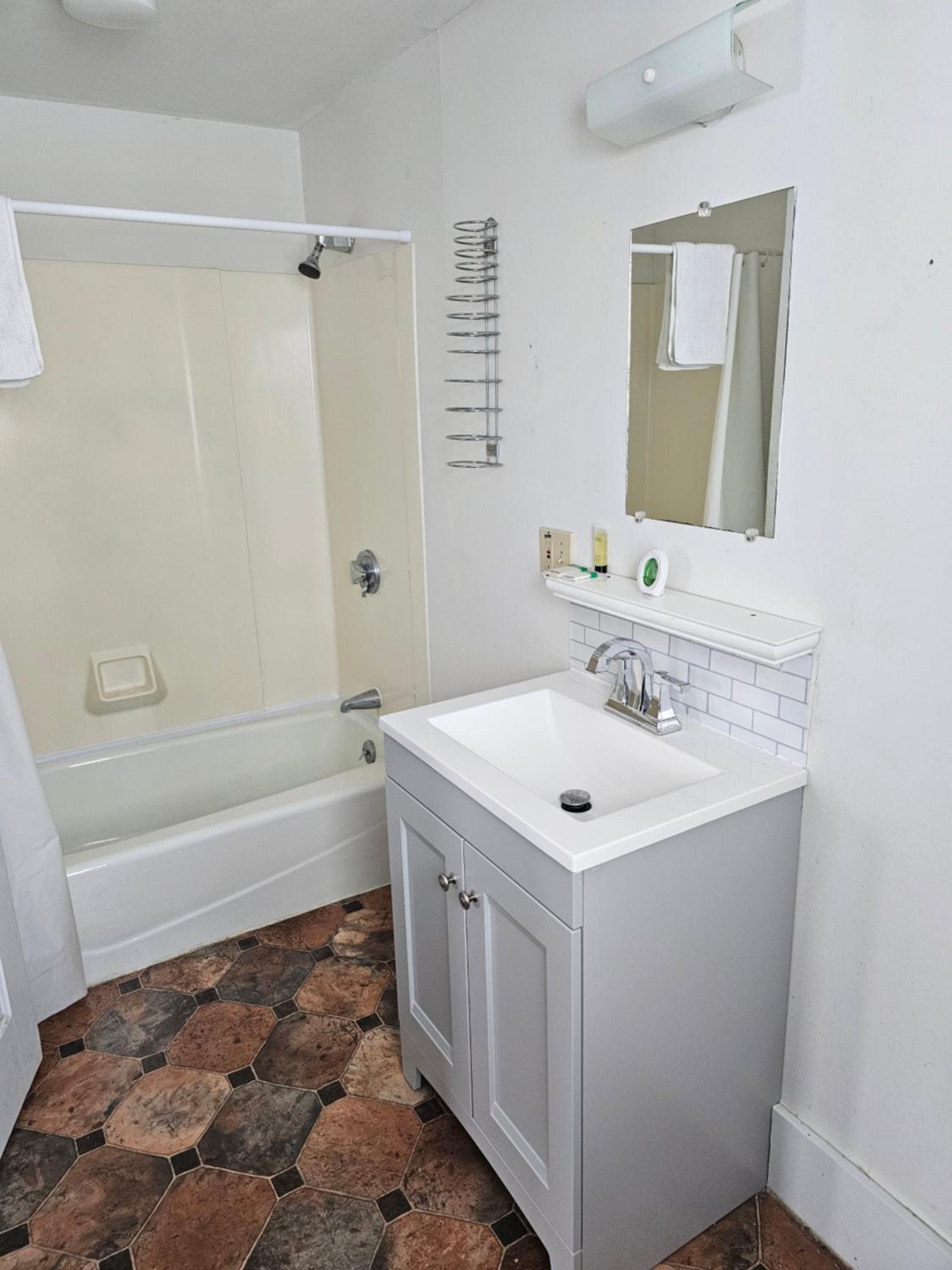 Lake Shore Farm Inn - Property Image 28