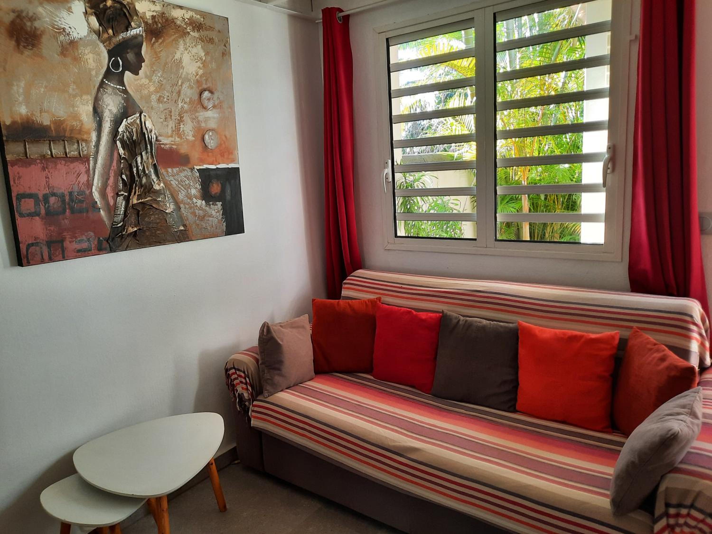 Jolie maisonnette, piscine, jacuzzi view 5