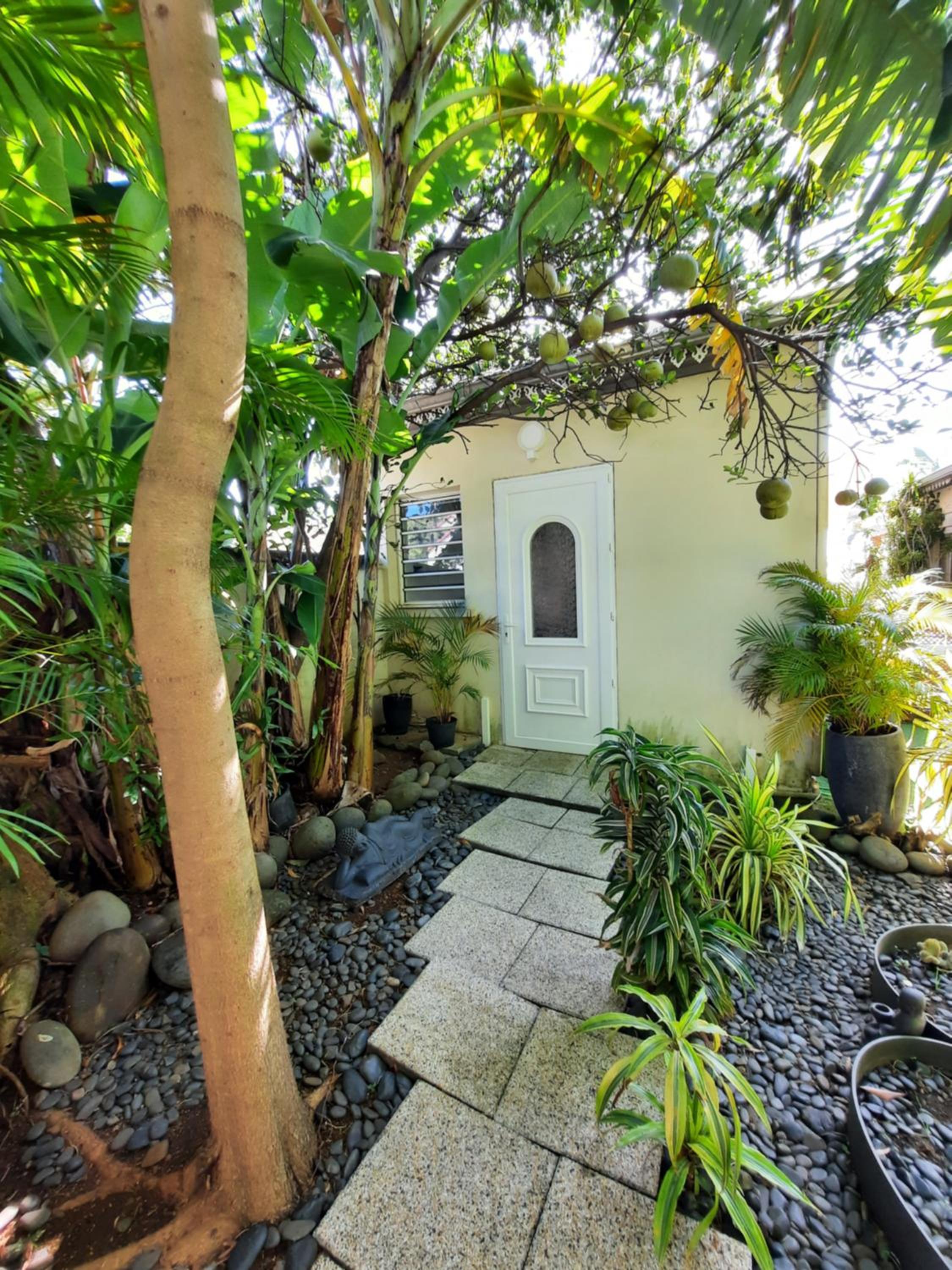 Jolie maisonnette, piscine, jacuzzi view 3