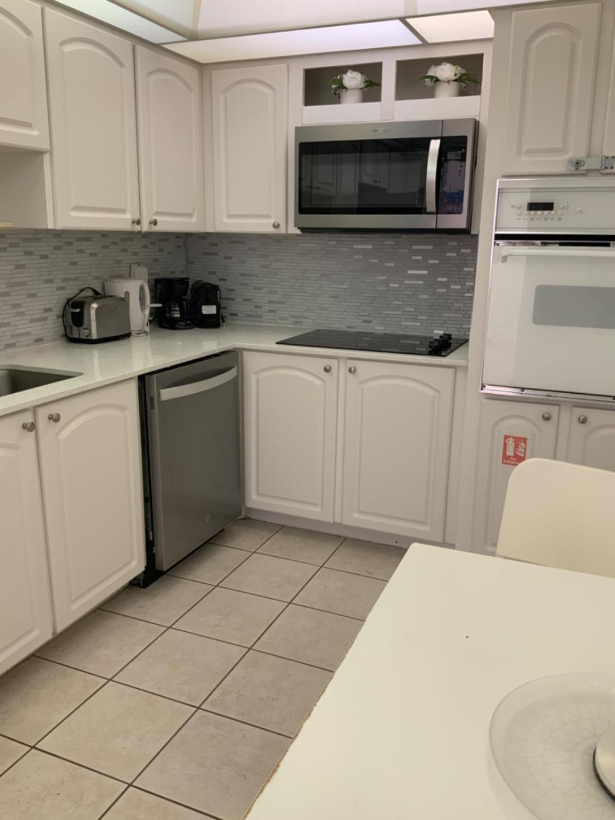 Cozy Bay View Apartment by Miami Te Espera -Hollywood 14U view 3