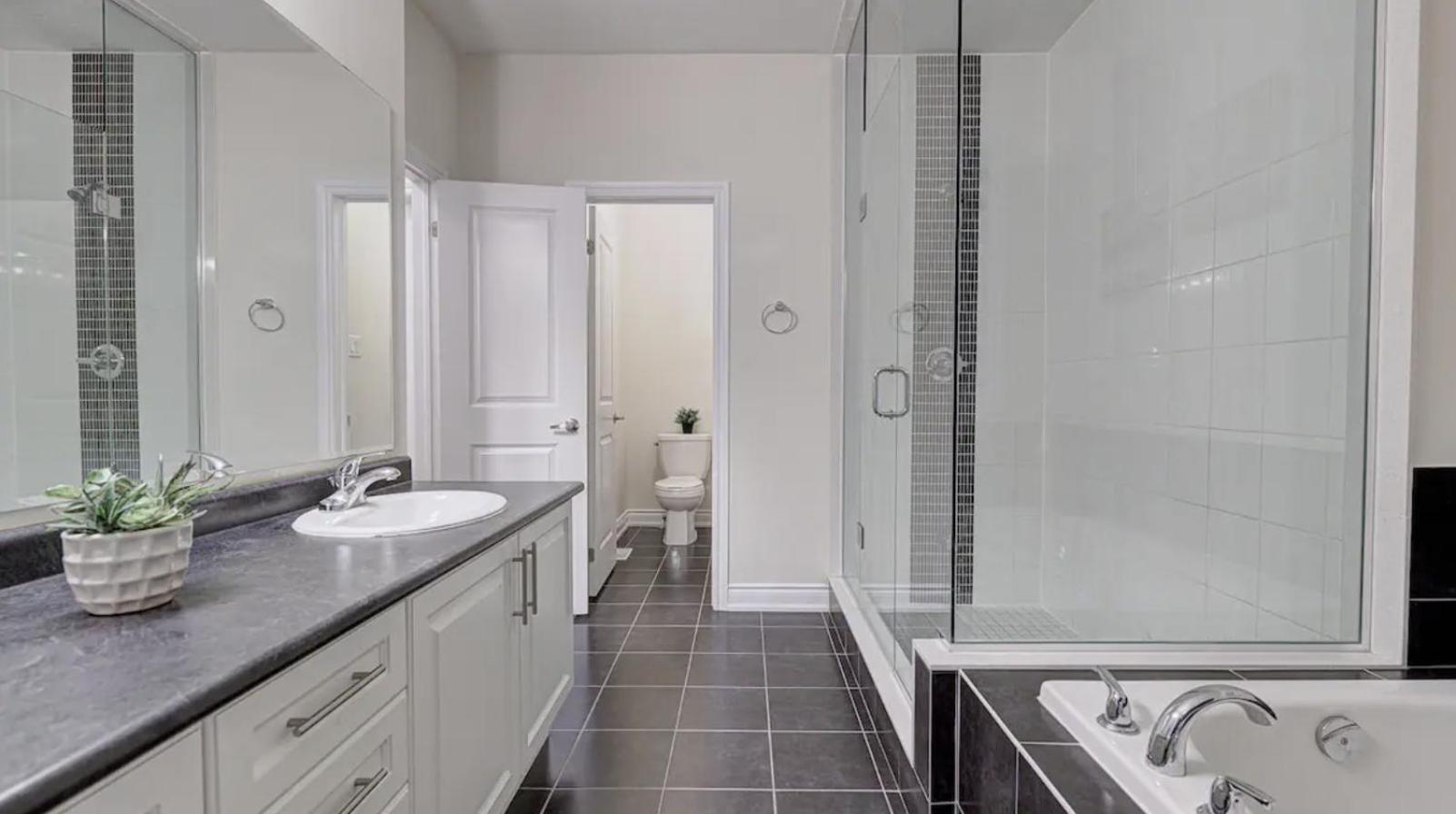 Upper Level House In Brampton