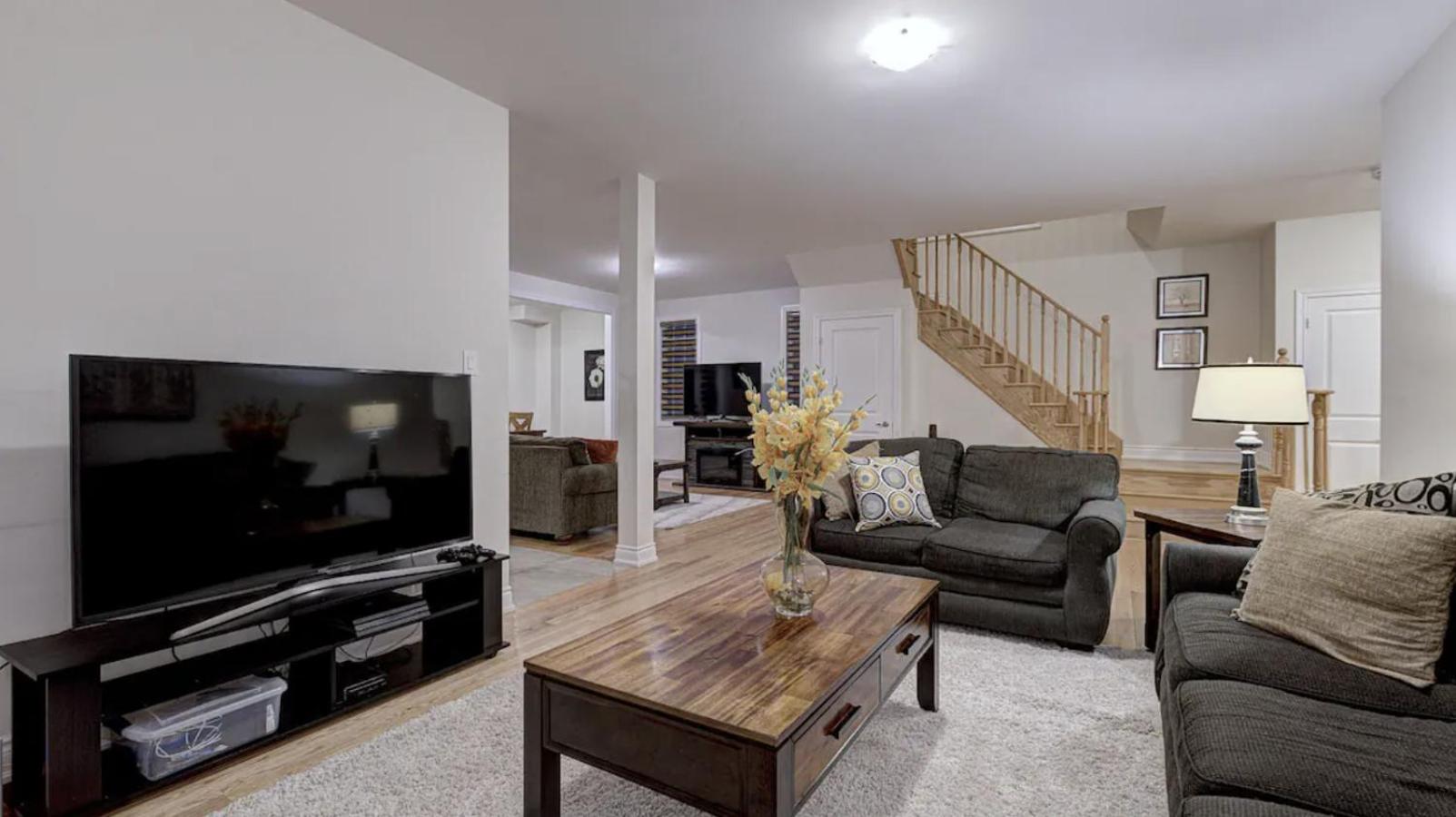 Upper Level House In Brampton