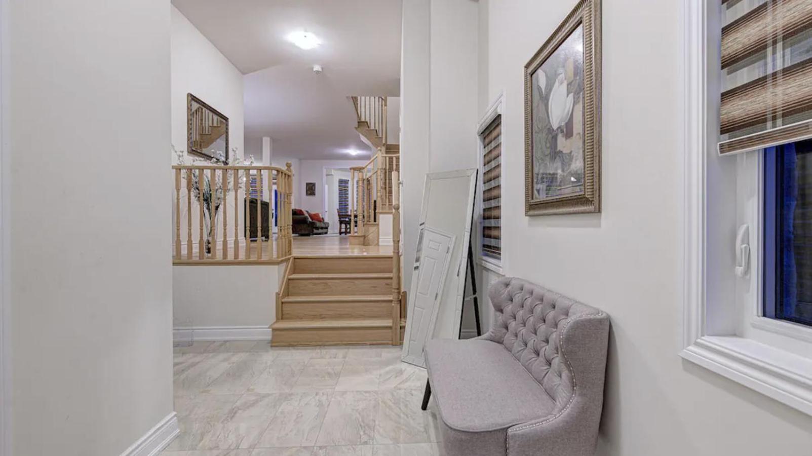 Upper Level House In Brampton