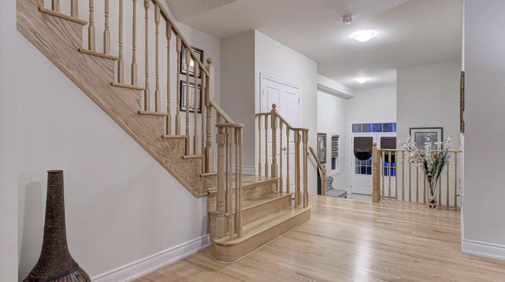 Upper Level House In Brampton