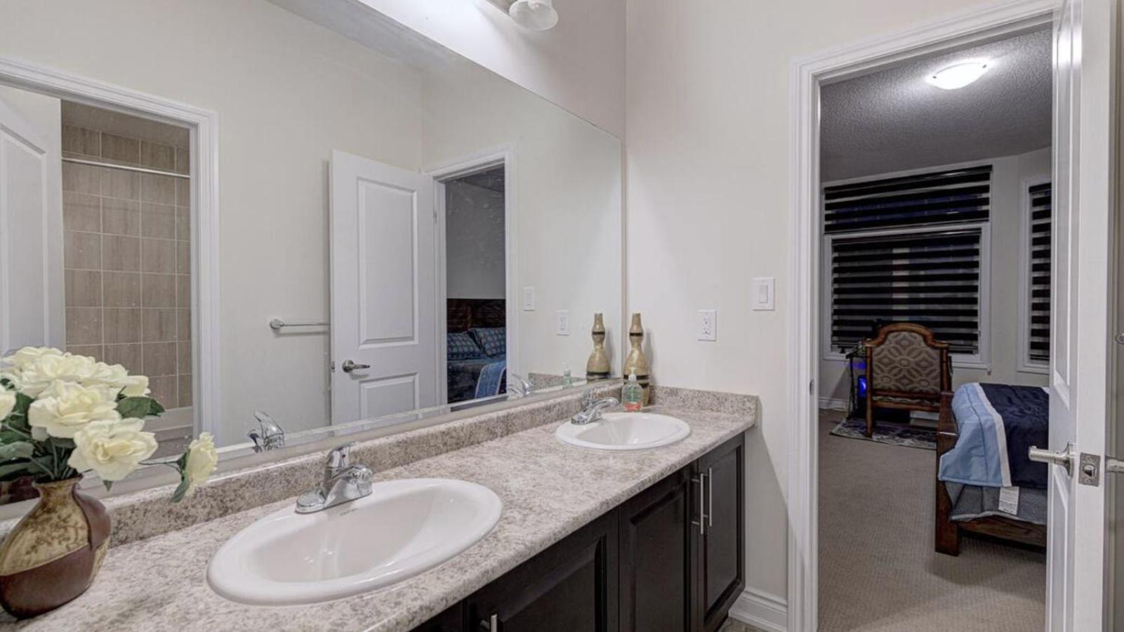 Upper Level House In Brampton