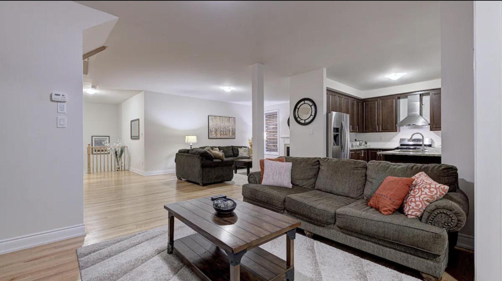 Upper Level House In Brampton