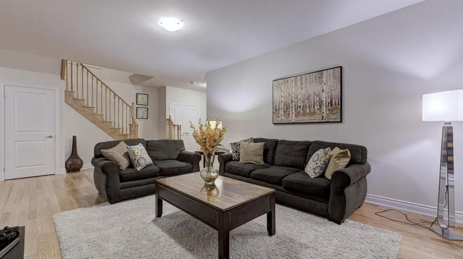 Upper Level House In Brampton