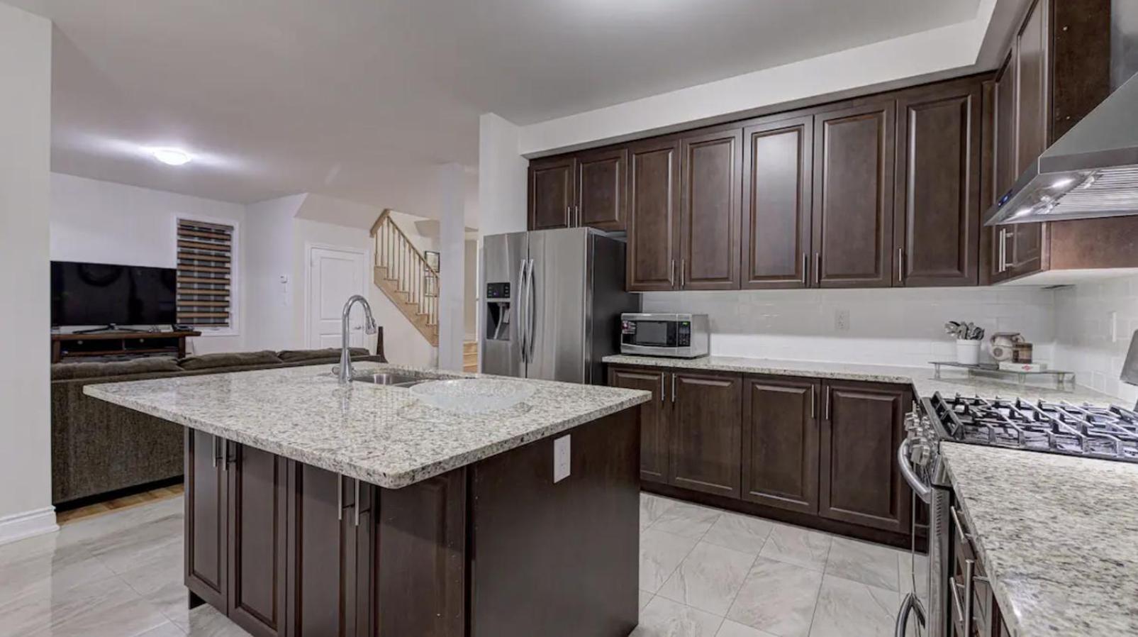 Upper Level House In Brampton