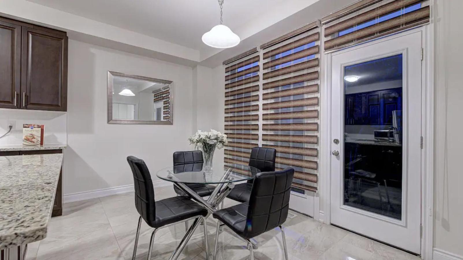 Upper Level House In Brampton