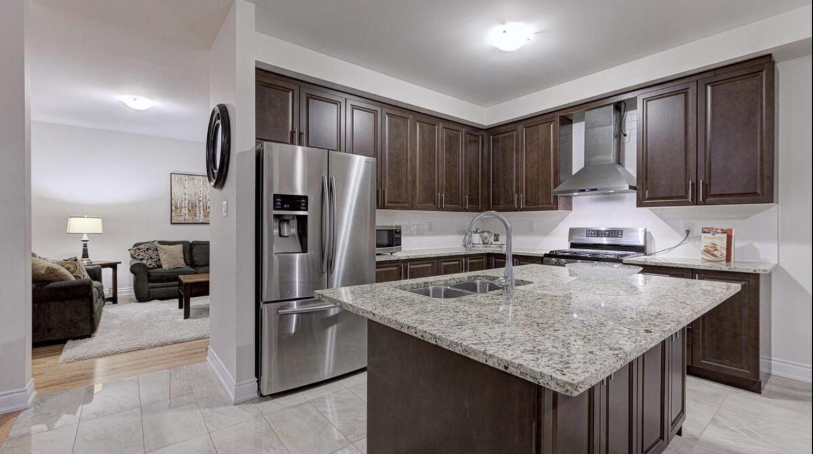 Upper Level House In Brampton