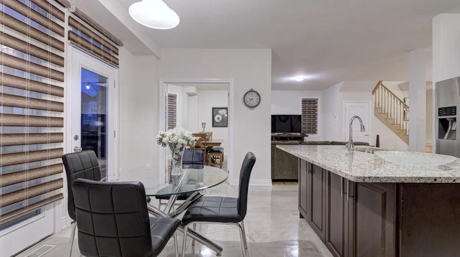 Upper Level House In Brampton