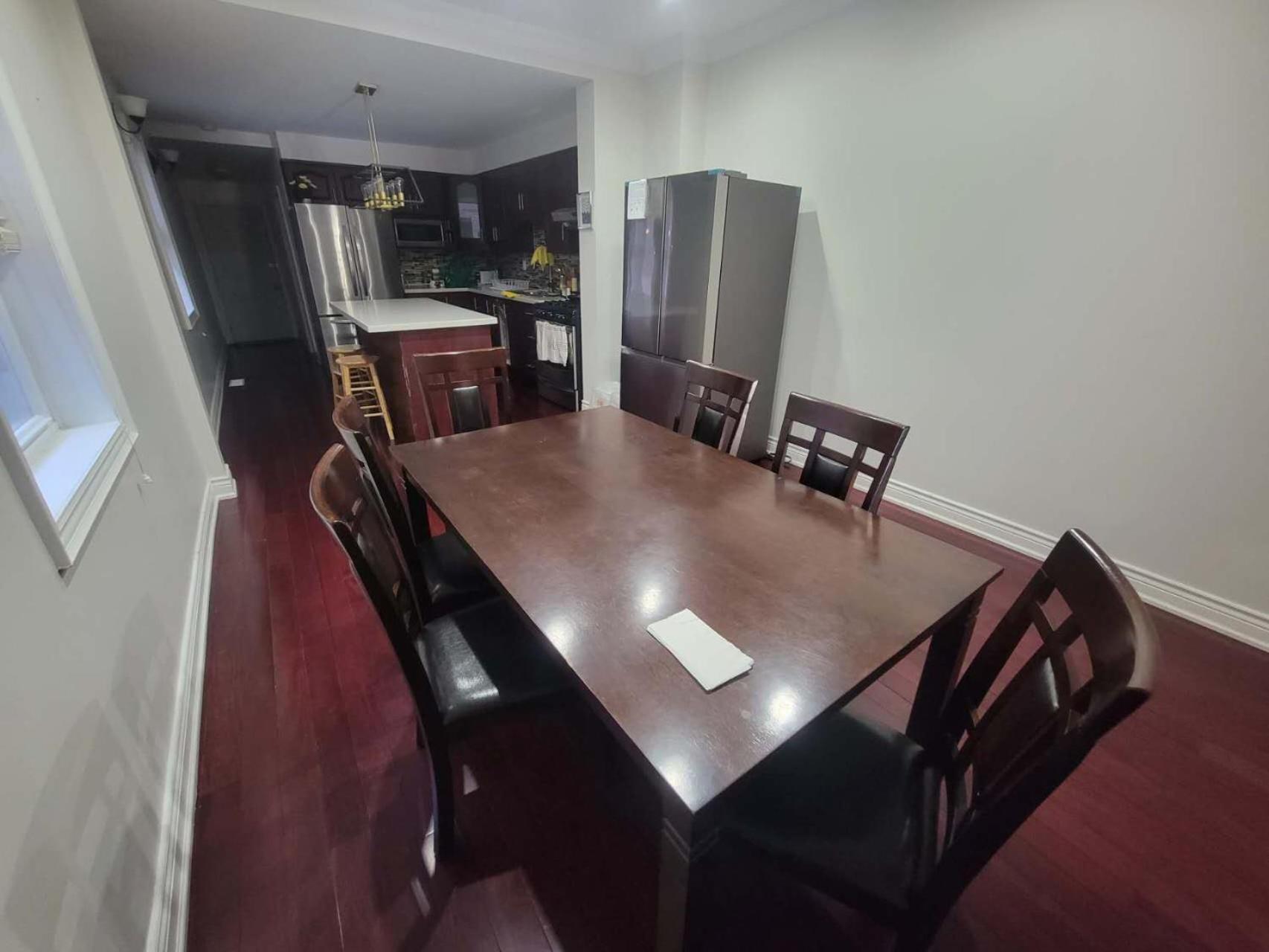 6 Bedroom house steps to public transit Conference & Convention Centres Entertainment Museum