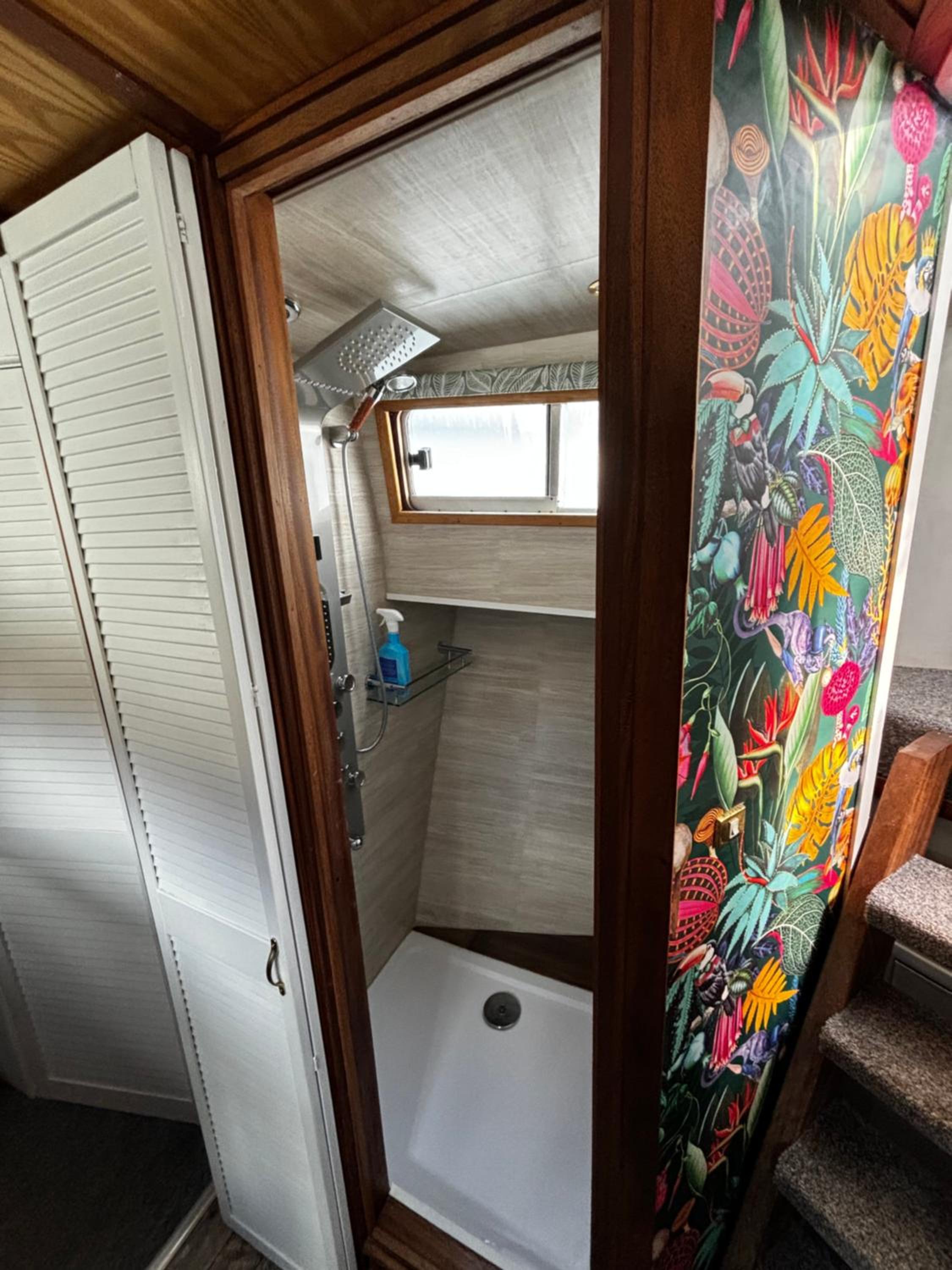 Sea Dream 42ft Beautiful 2 bedroom boat view 3