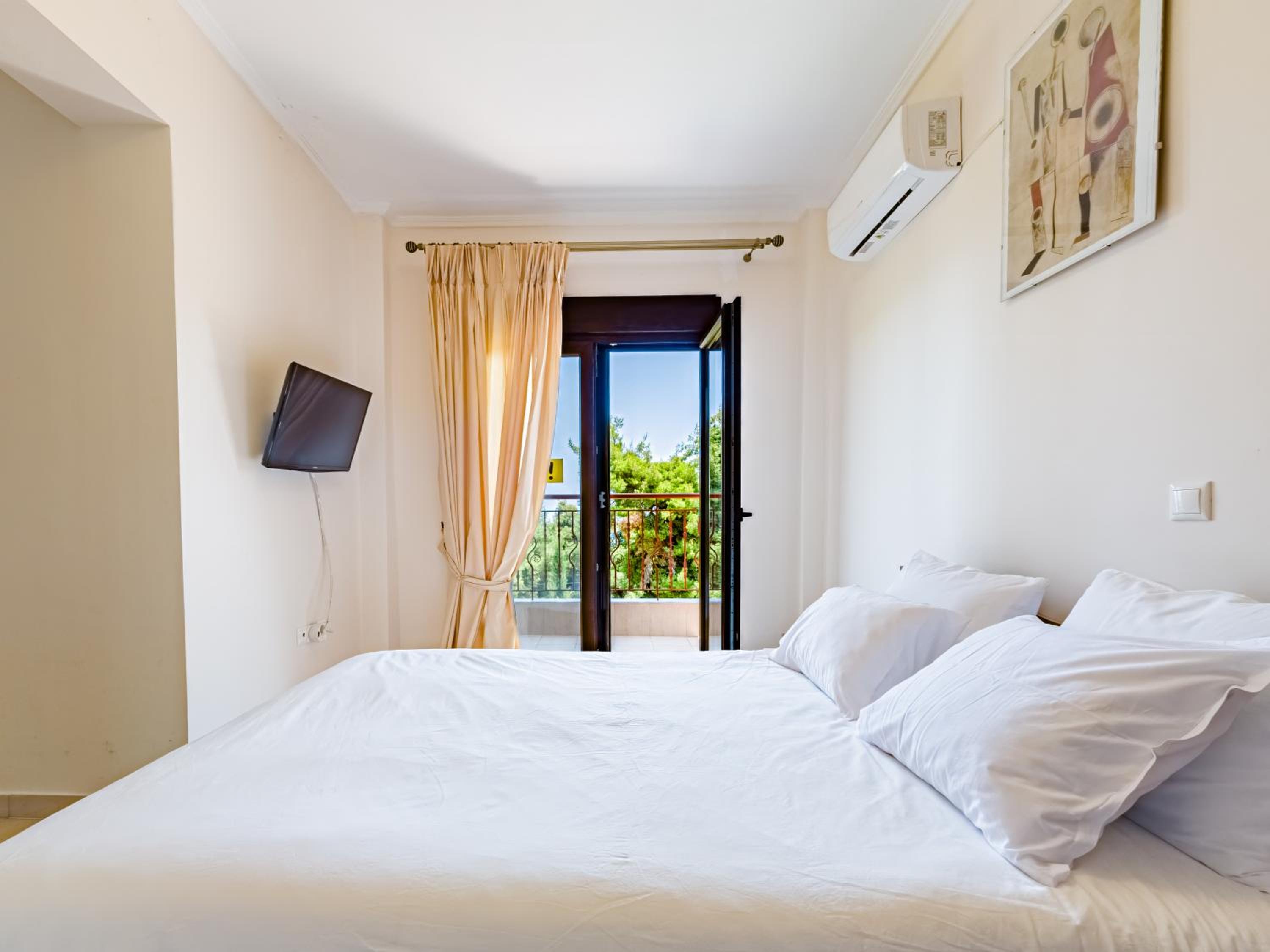 Holiday home with panoramic view of the forest view 3