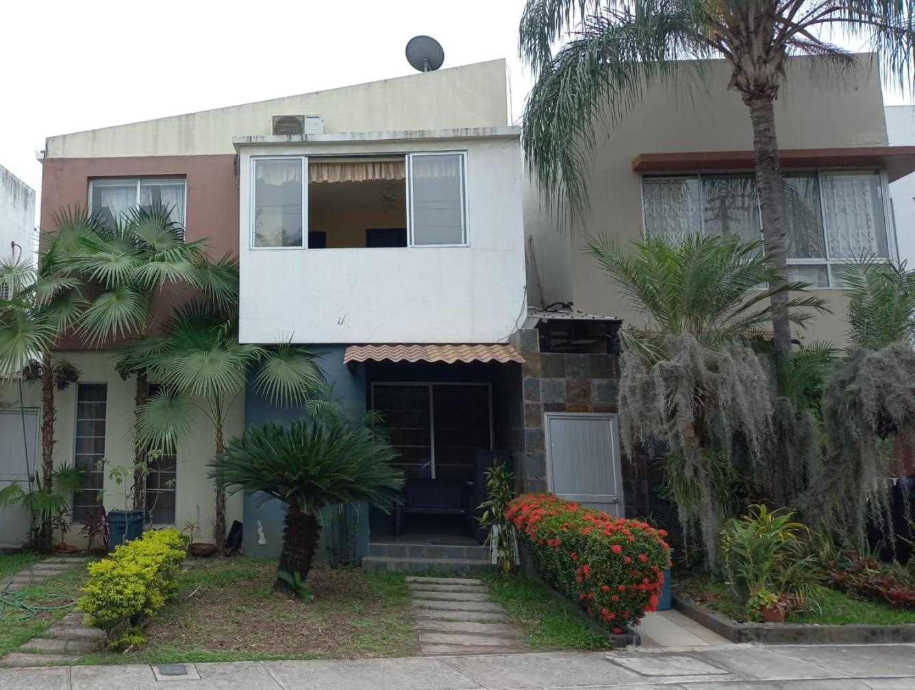 Casa de lujo amoblada en el Norte de Guayaquil view 2