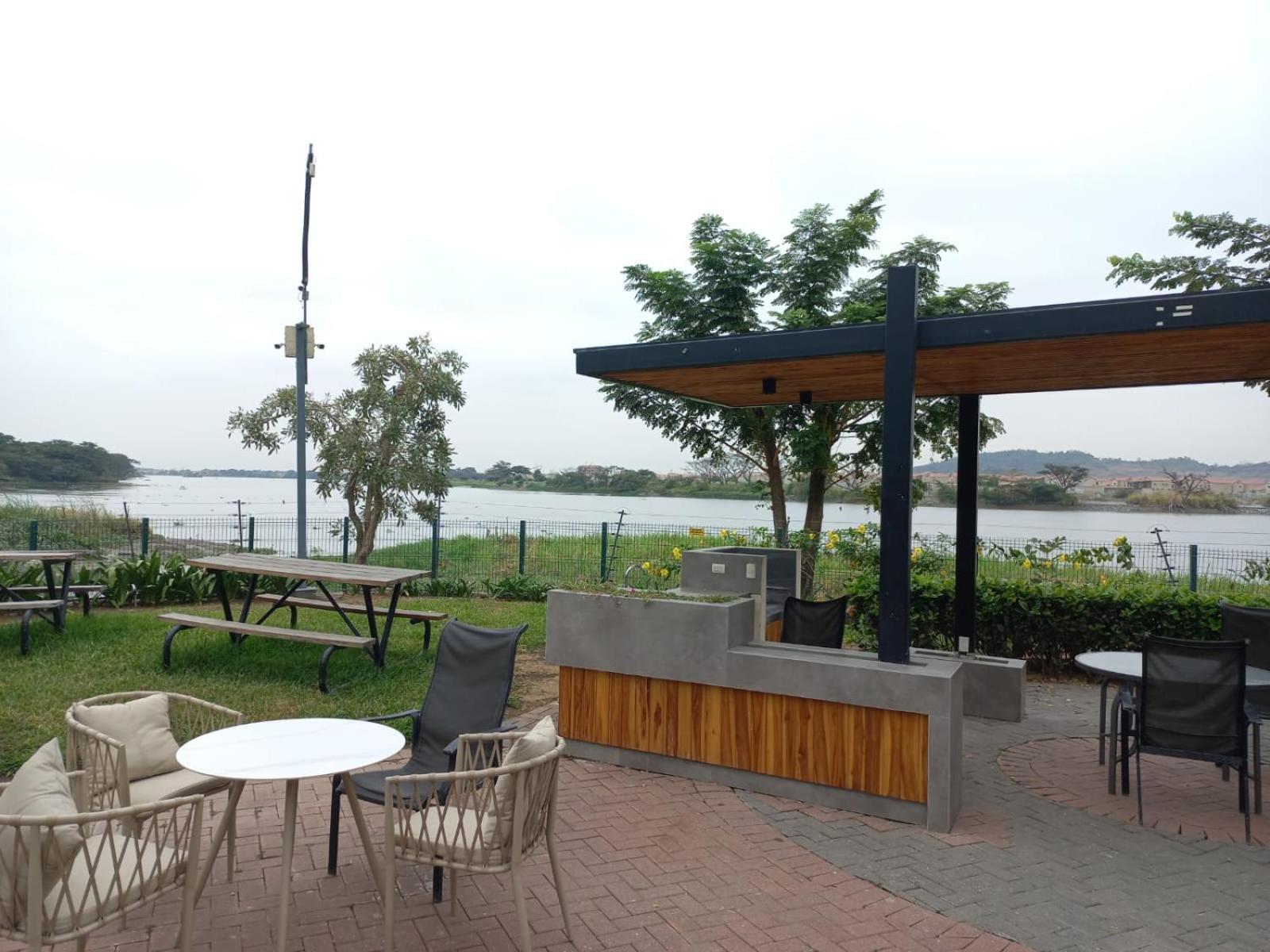 Casa de lujo amoblada en el Norte de Guayaquil view 4