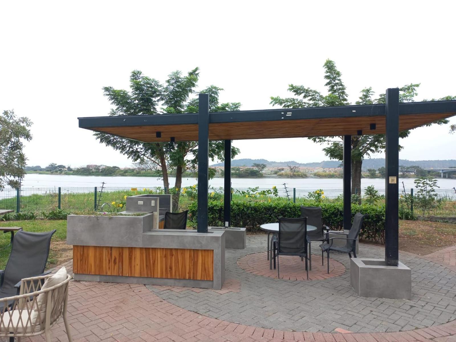 Casa de lujo amoblada en el Norte de Guayaquil view 5