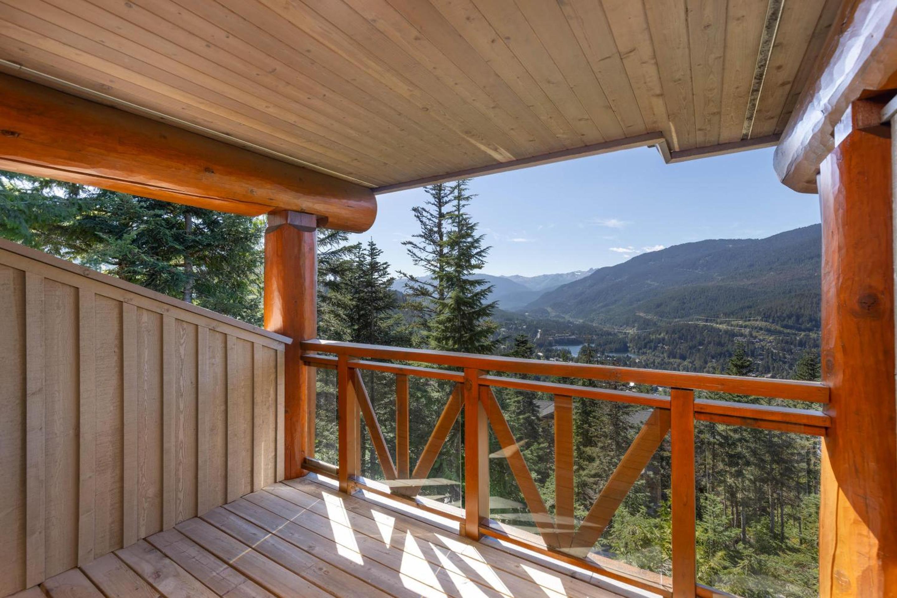 Taluswood The Heights 17 | Ski Access Townhome with Private Hot Tub, & Scenic Views