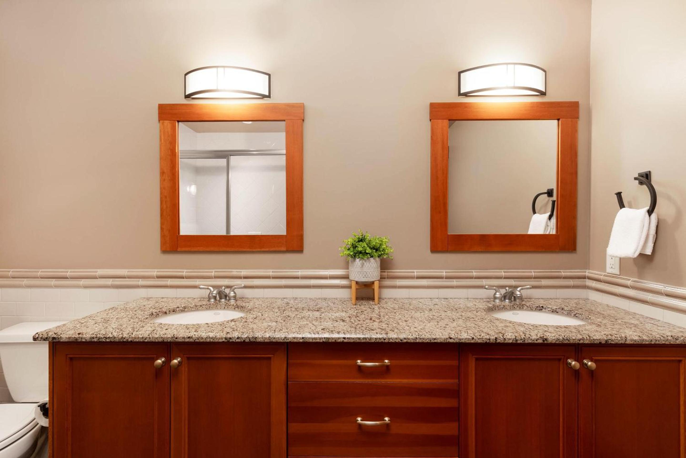 Taluswood The Heights 17 | Ski Access Townhome with Private Hot Tub, & Scenic Views
