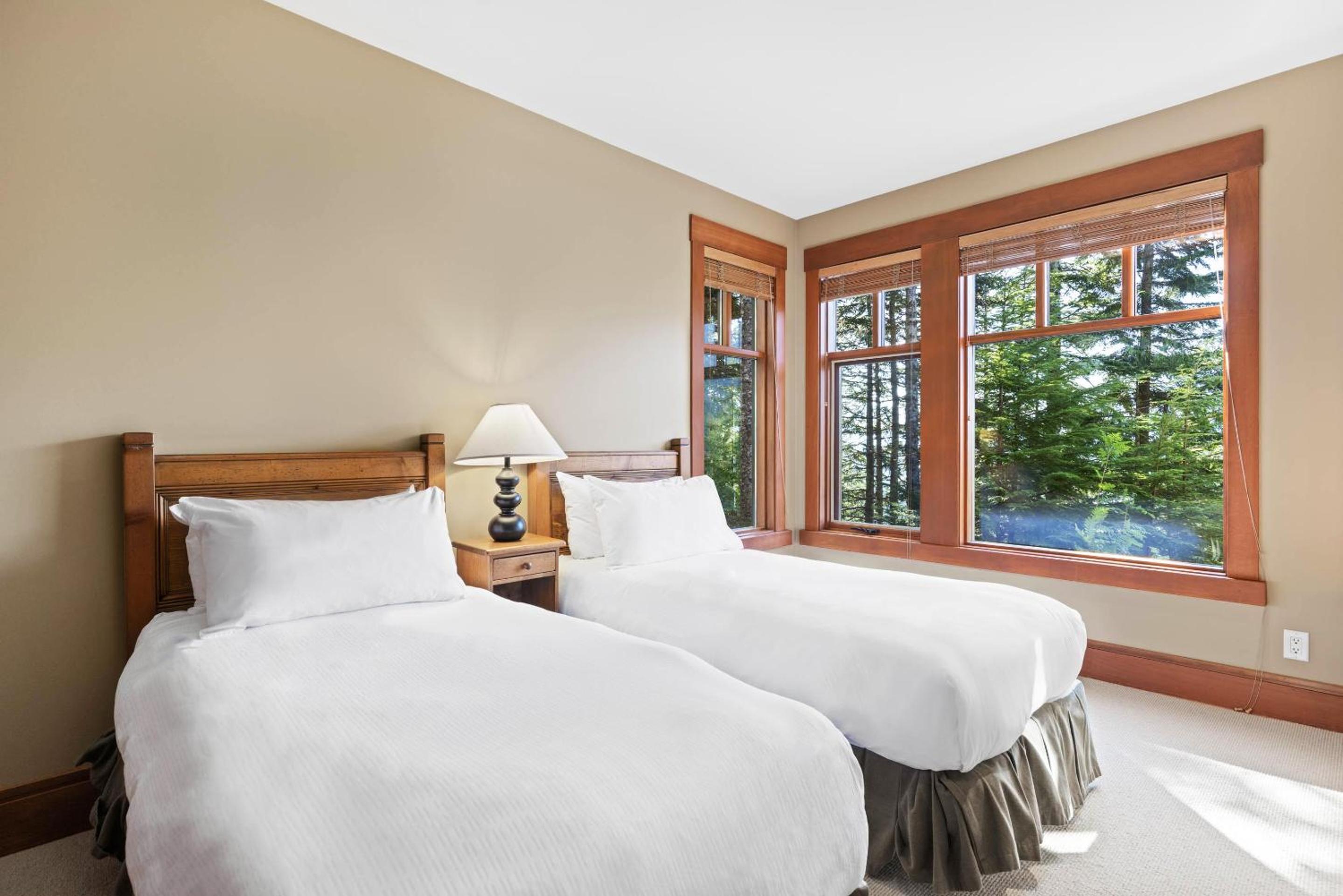 Taluswood The Heights 17 | Ski Access Townhome with Private Hot Tub, & Scenic Views