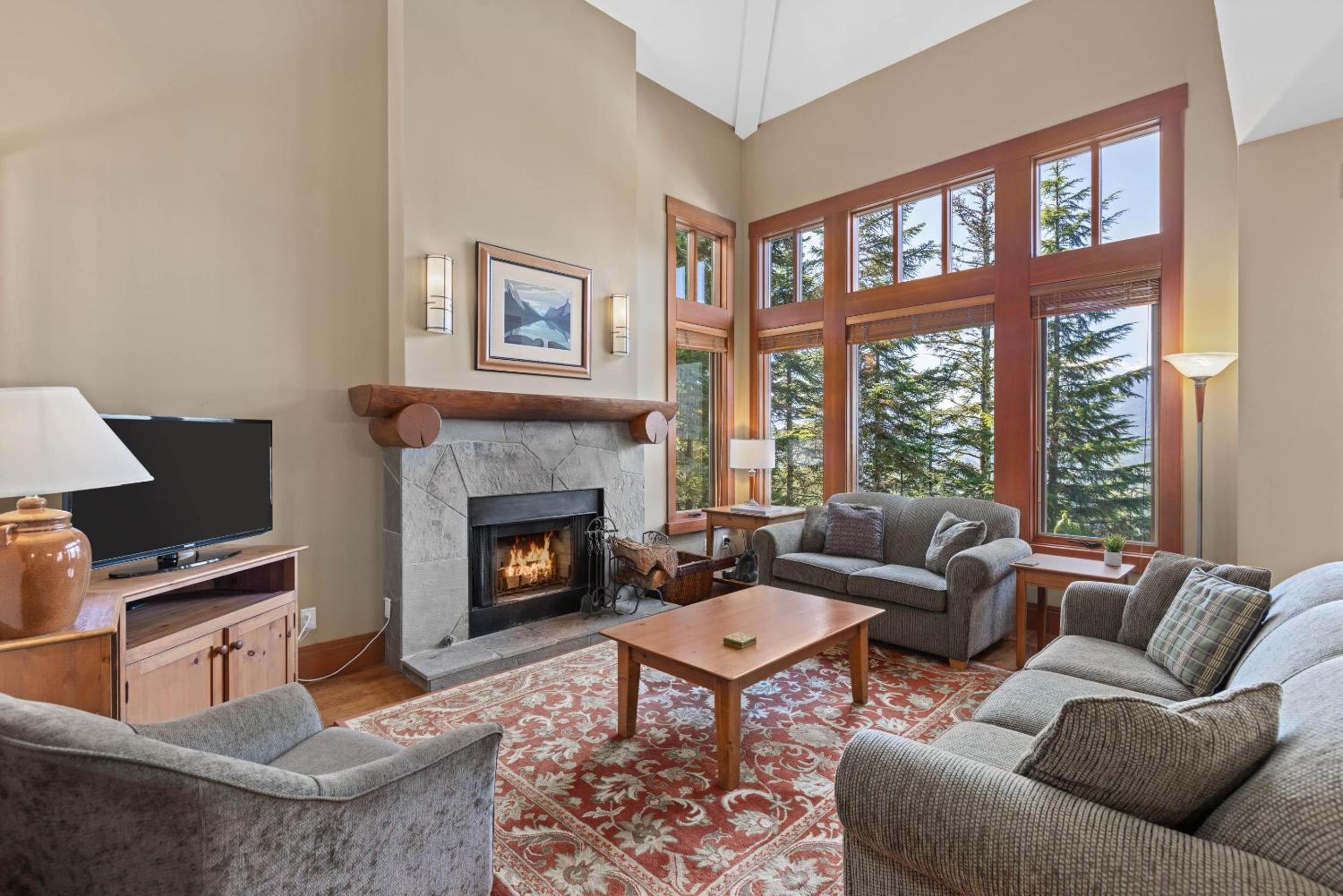 Taluswood The Heights 17 | Ski Access Townhome with Private Hot Tub, & Scenic Views