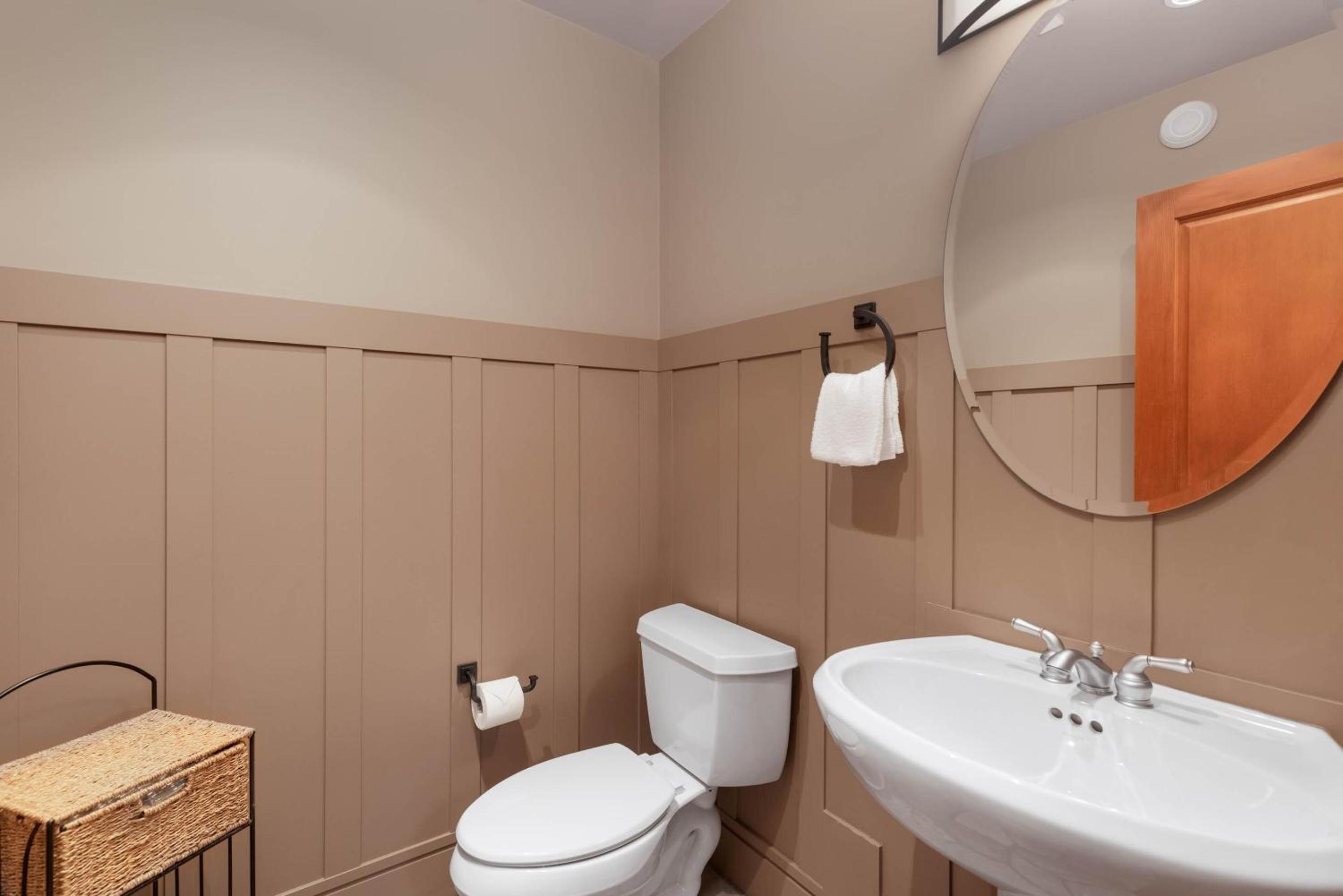 Taluswood The Heights 17 | Ski Access Townhome with Private Hot Tub, & Scenic Views