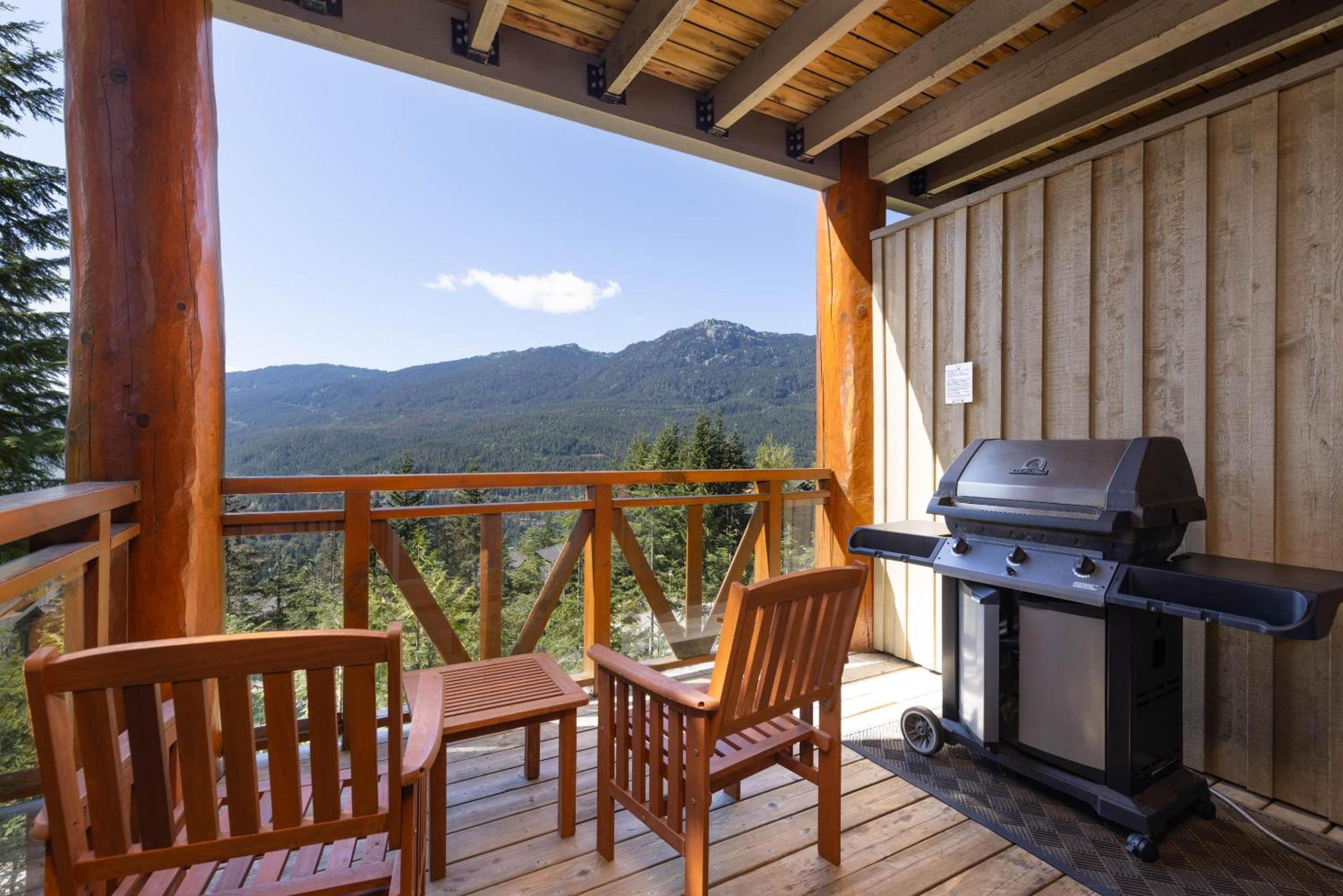 Taluswood The Heights 17 | Ski Access Townhome with Private Hot Tub, & Scenic Views