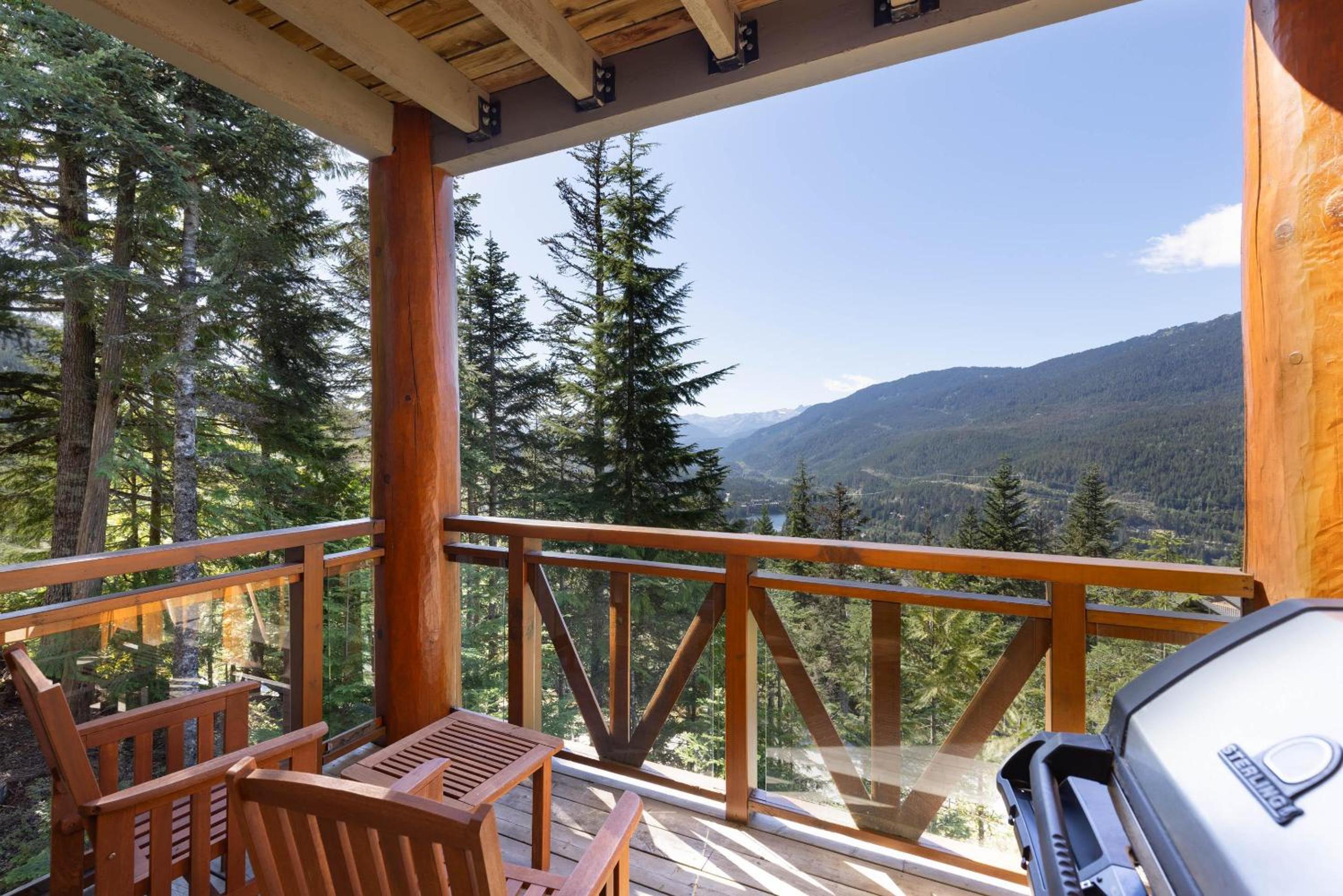 Taluswood The Heights 17 | Ski Access Townhome with Private Hot Tub, & Scenic Views