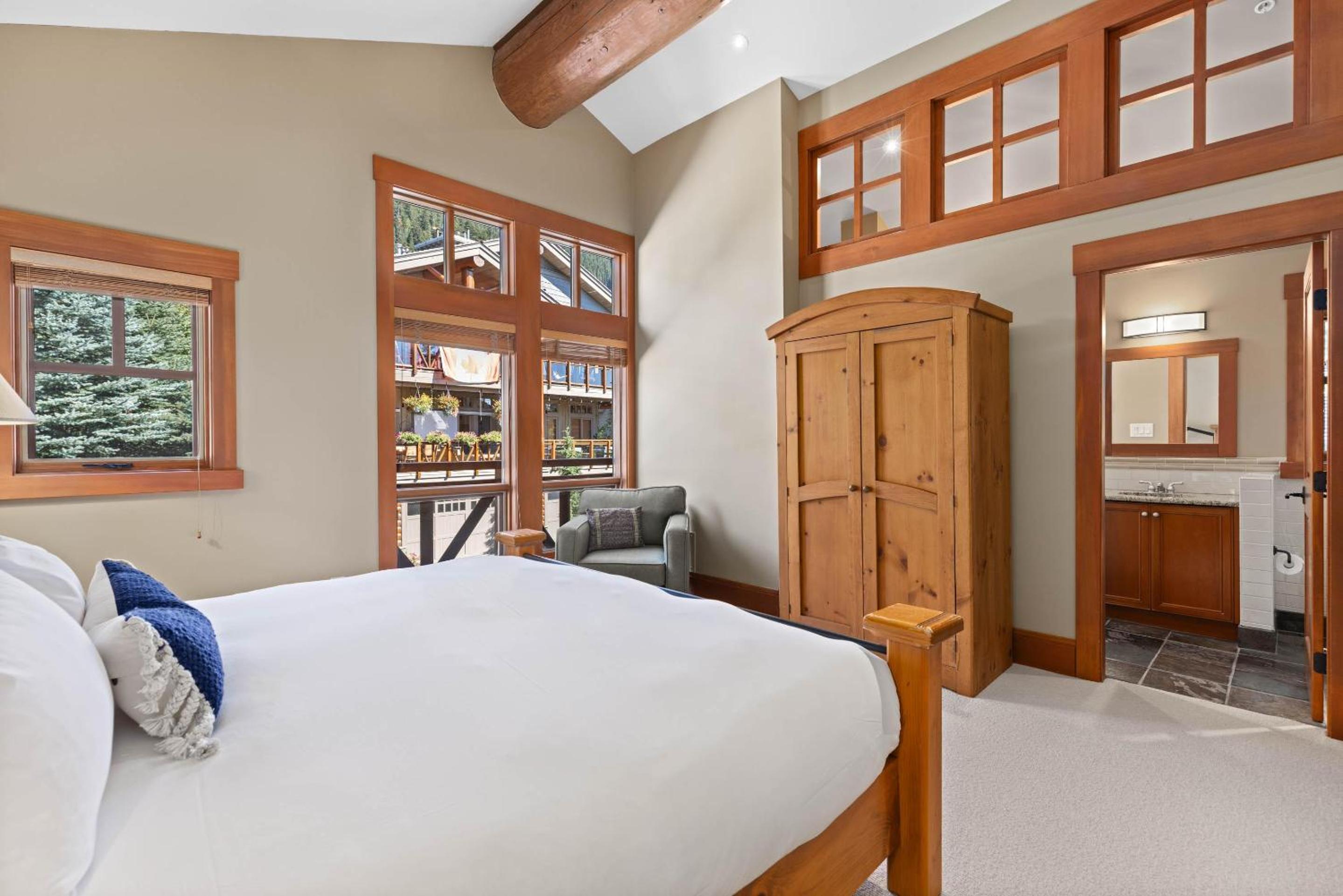 Taluswood The Heights 17 | Ski Access Townhome with Private Hot Tub, & Scenic Views