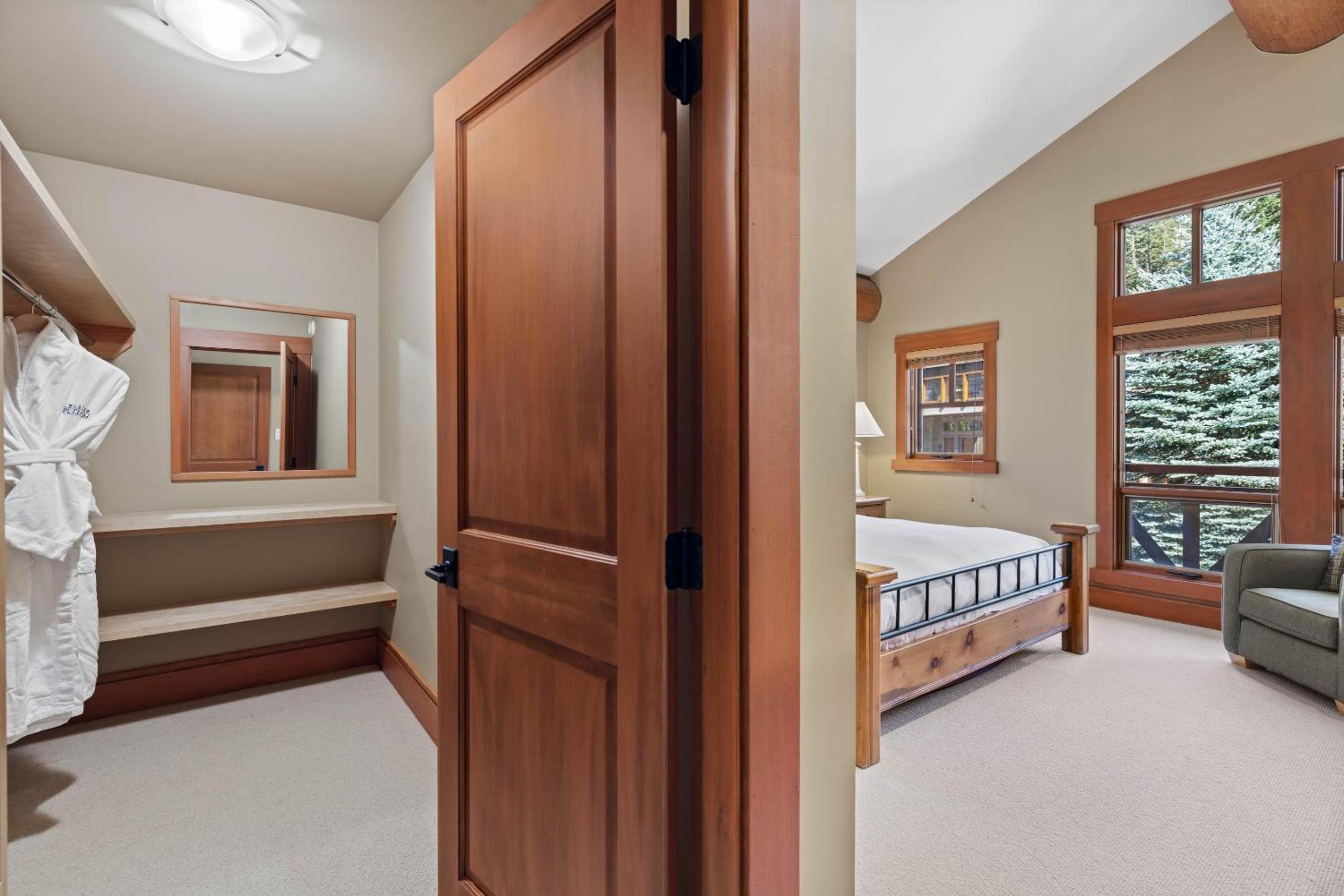 Taluswood The Heights 17 | Ski Access Townhome with Private Hot Tub, & Scenic Views