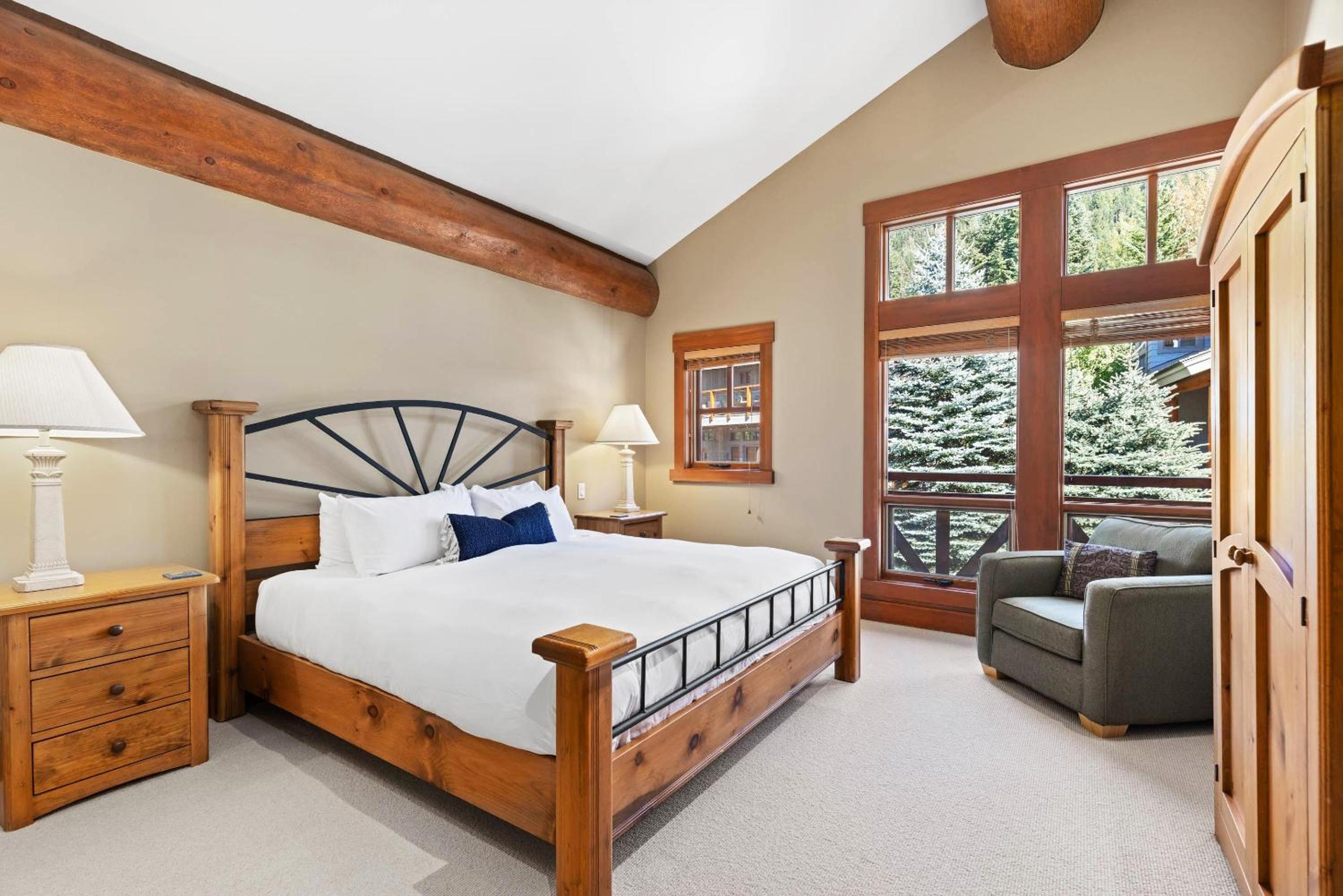 Taluswood The Heights 17 | Ski Access Townhome with Private Hot Tub, & Scenic Views