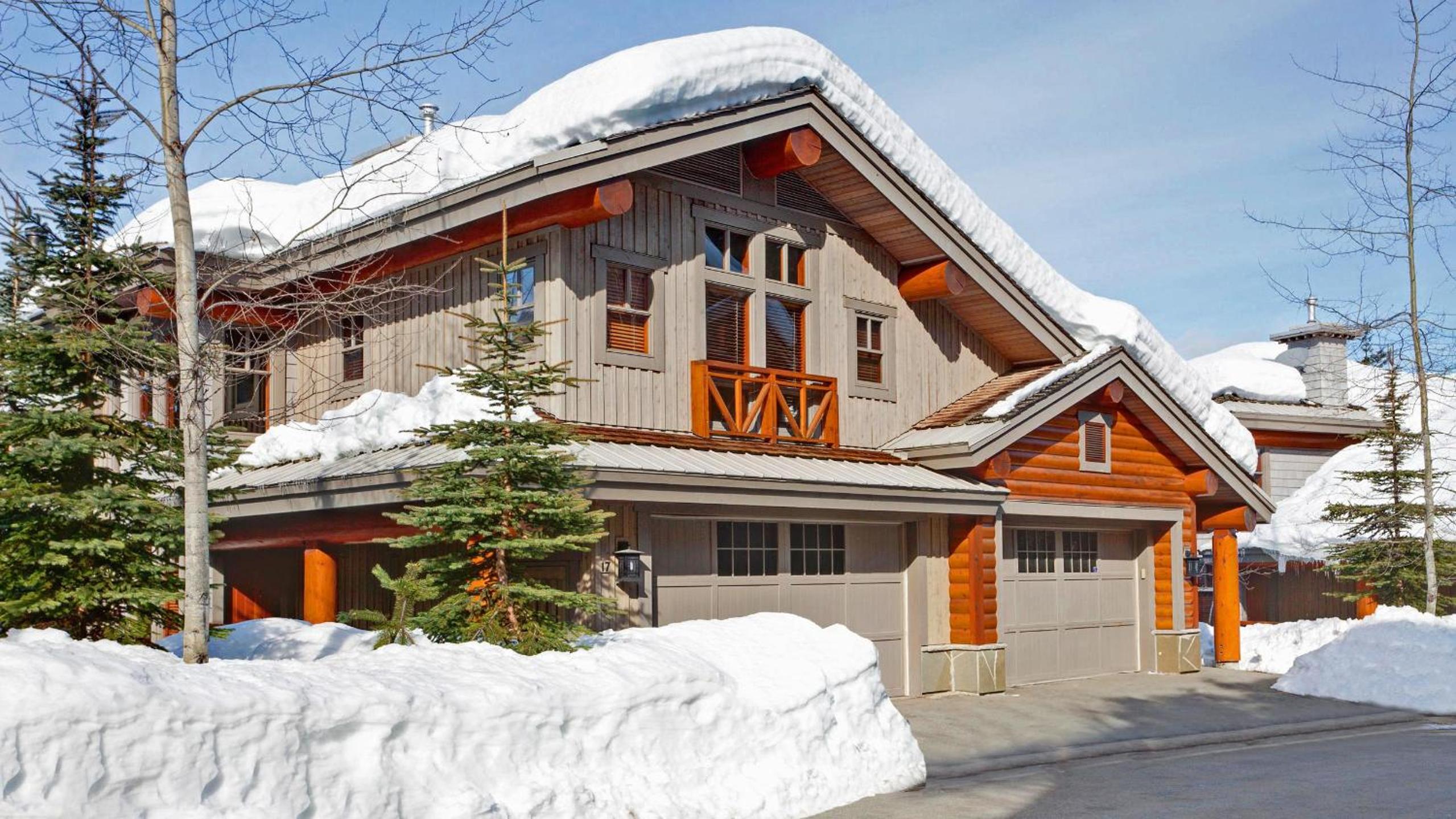Taluswood The Heights 17 | Ski Access Townhome with Private Hot Tub, & Scenic Views