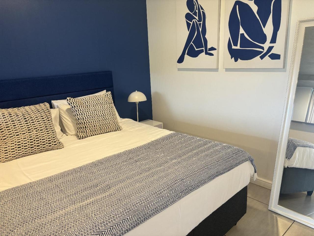 Hugos Seaside Haven E210