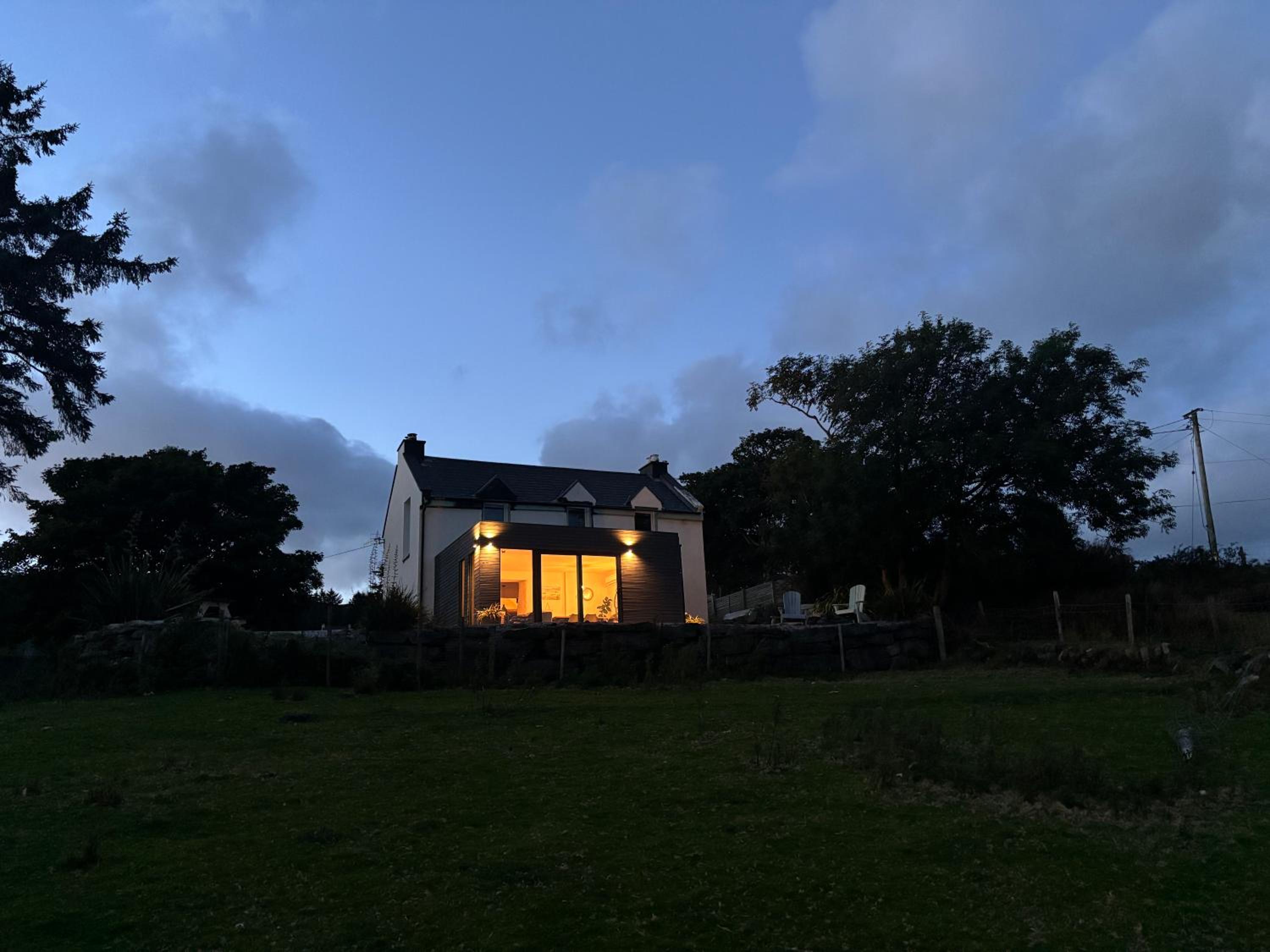 Laughing Seagull Cottage - Sea Views and Sauna