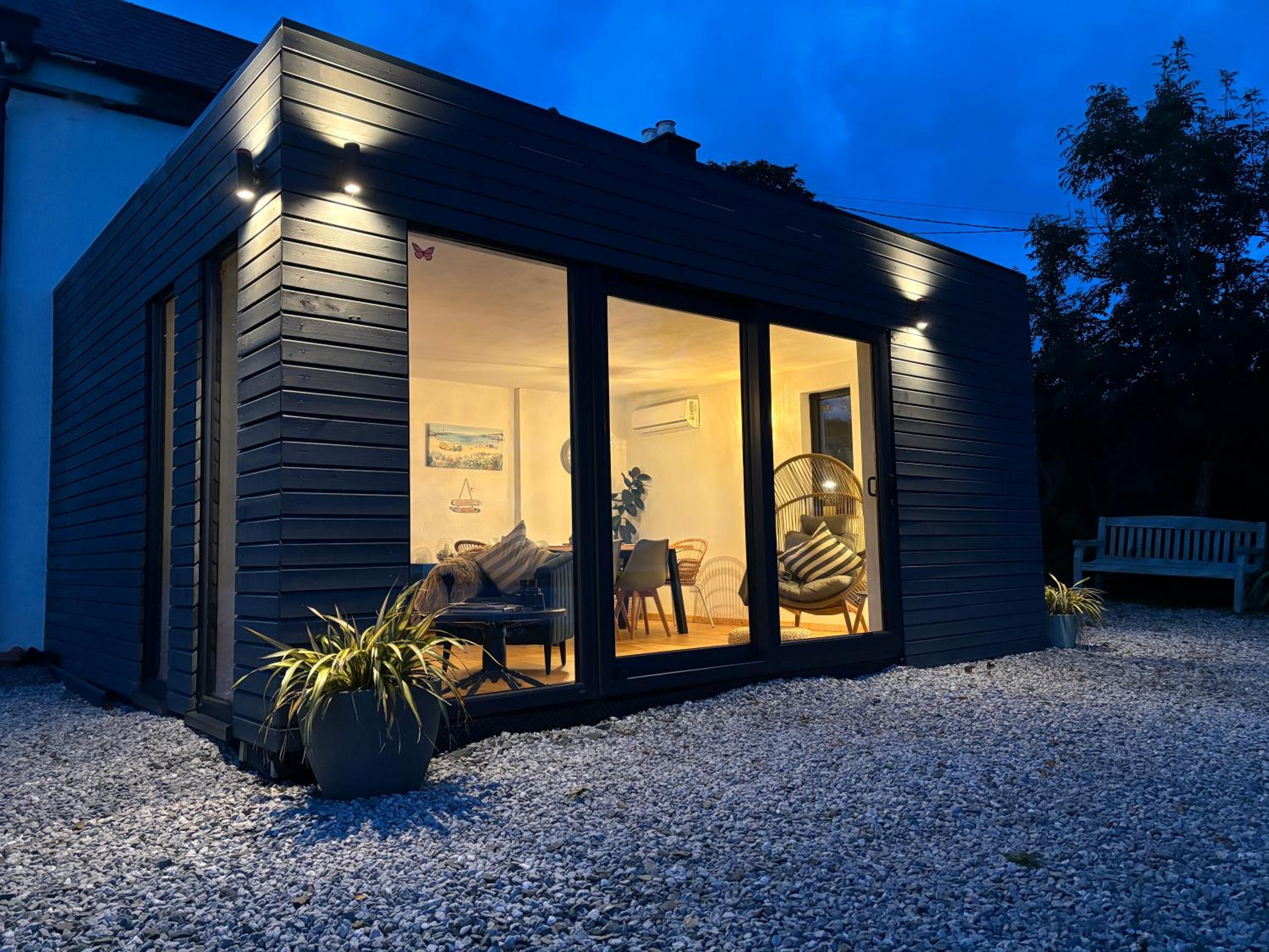 Laughing Seagull Cottage - Sea Views and Sauna