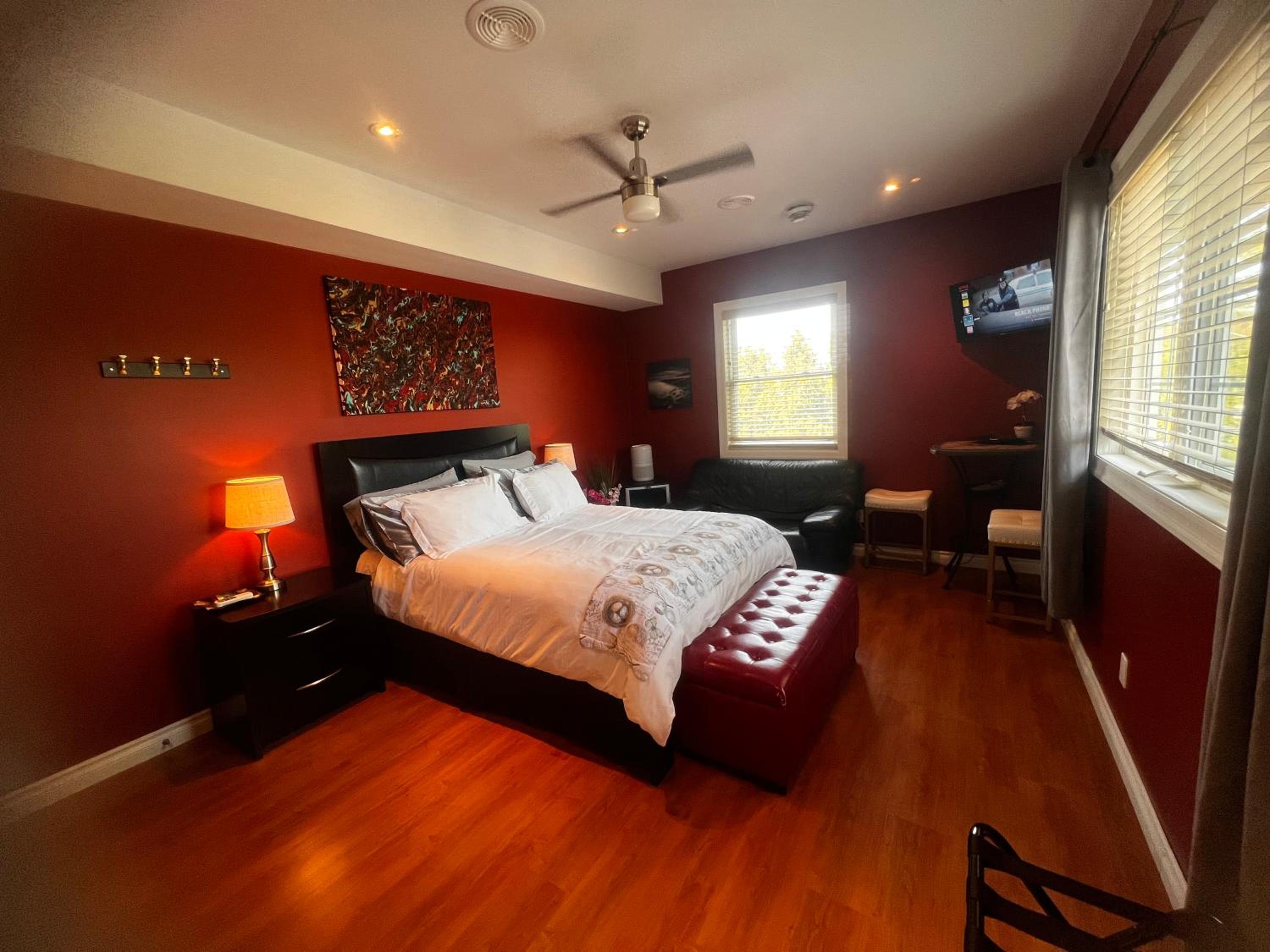 Sunset Suites in Niagara Wine Country