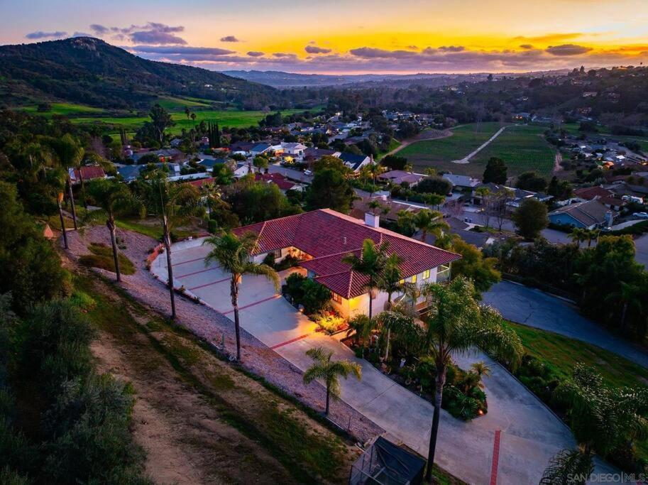 Entire Private 5-Bedroom Villa, Gated Yard, Nature, Grand View view 3