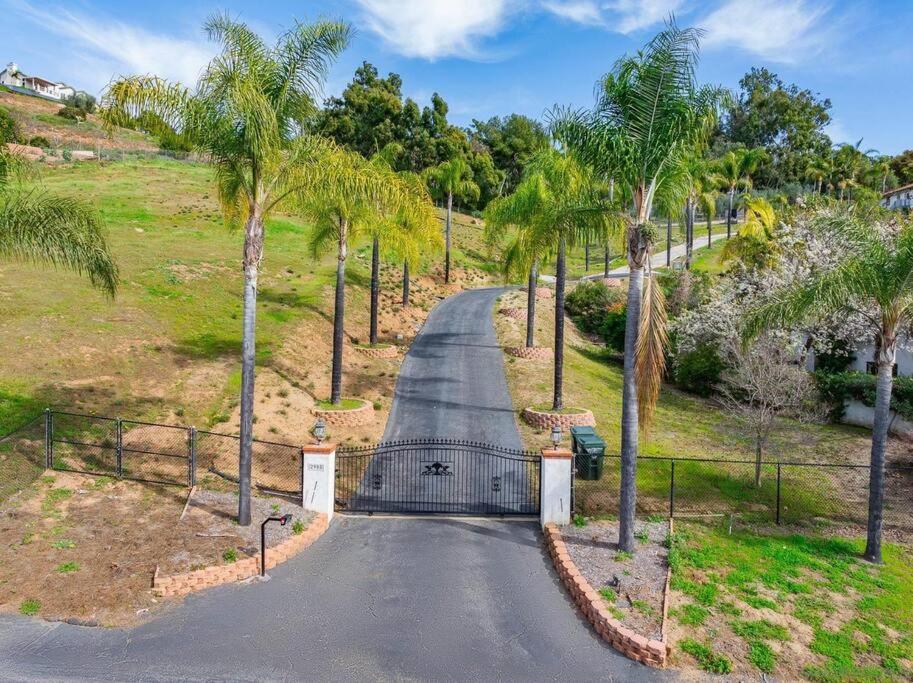 Entire Private 5-Bedroom Villa, Gated Yard, Nature, Grand View view 2
